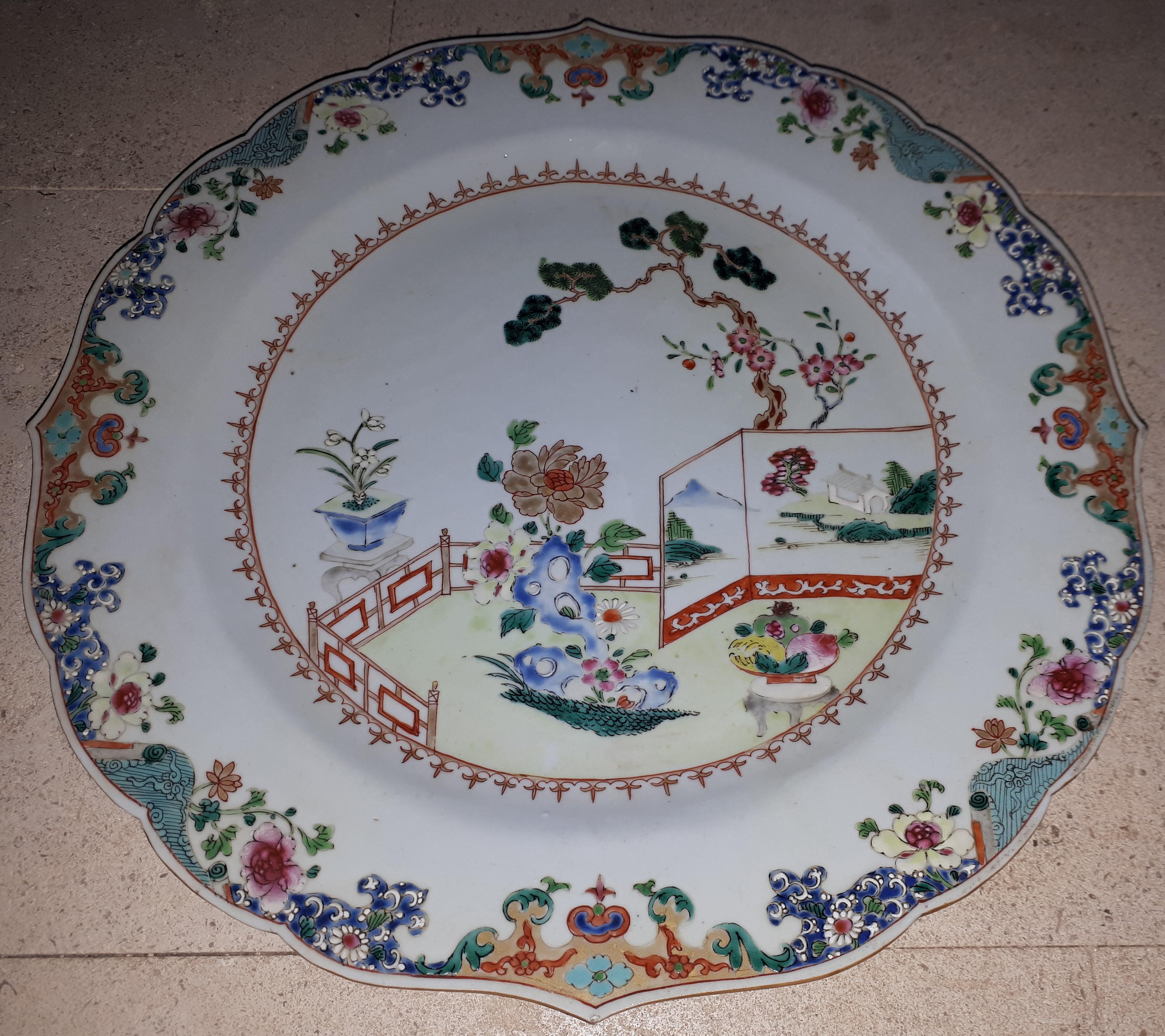 Chinese Dish and Six Porcelain Plates, China Qianlong Period For Sale 4