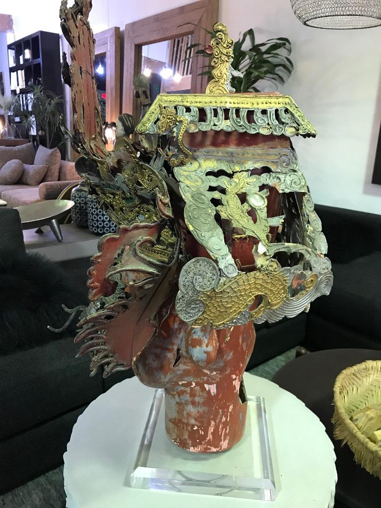 Chinese Double Dragon Wedding Banquet Headdress Crown on Wooden Display Bust In Good Condition For Sale In Studio City, CA