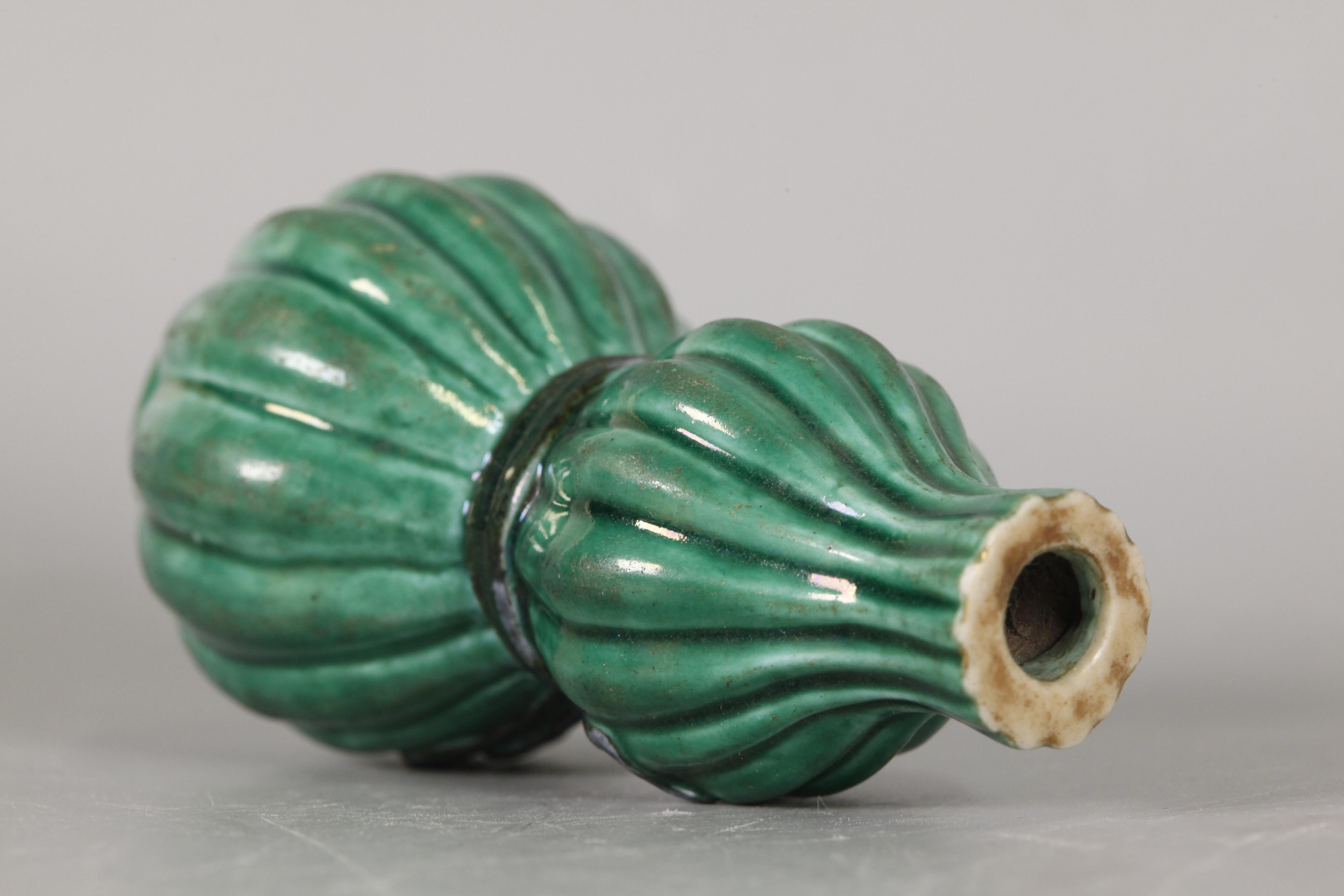 green glazed multi-lobed double gourd vase