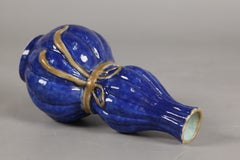 Chinese double gourd porcelain vase, 18th c.