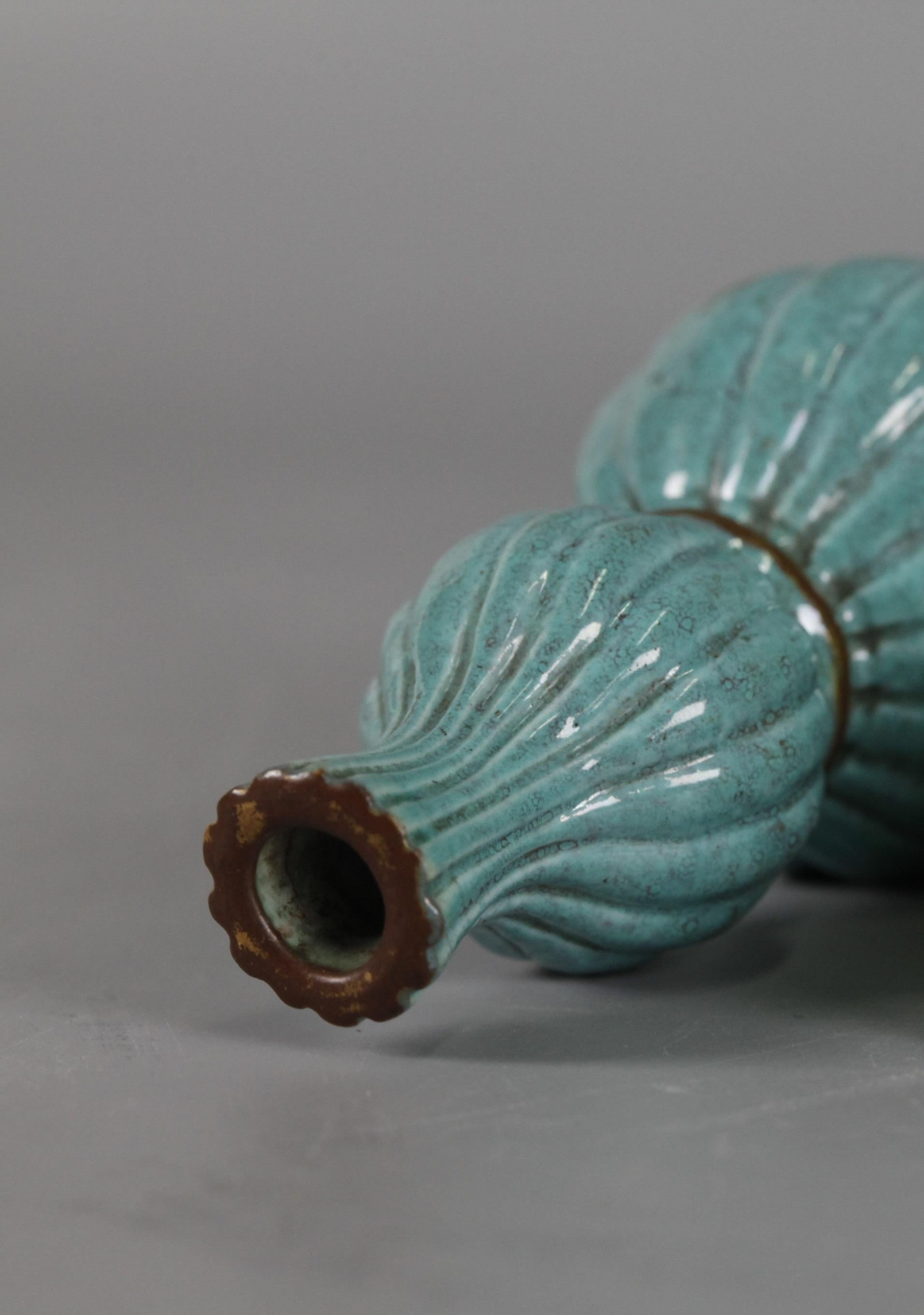 Chinese double gourd porcelain vase, 18th c. In Good Condition For Sale In New York, NY