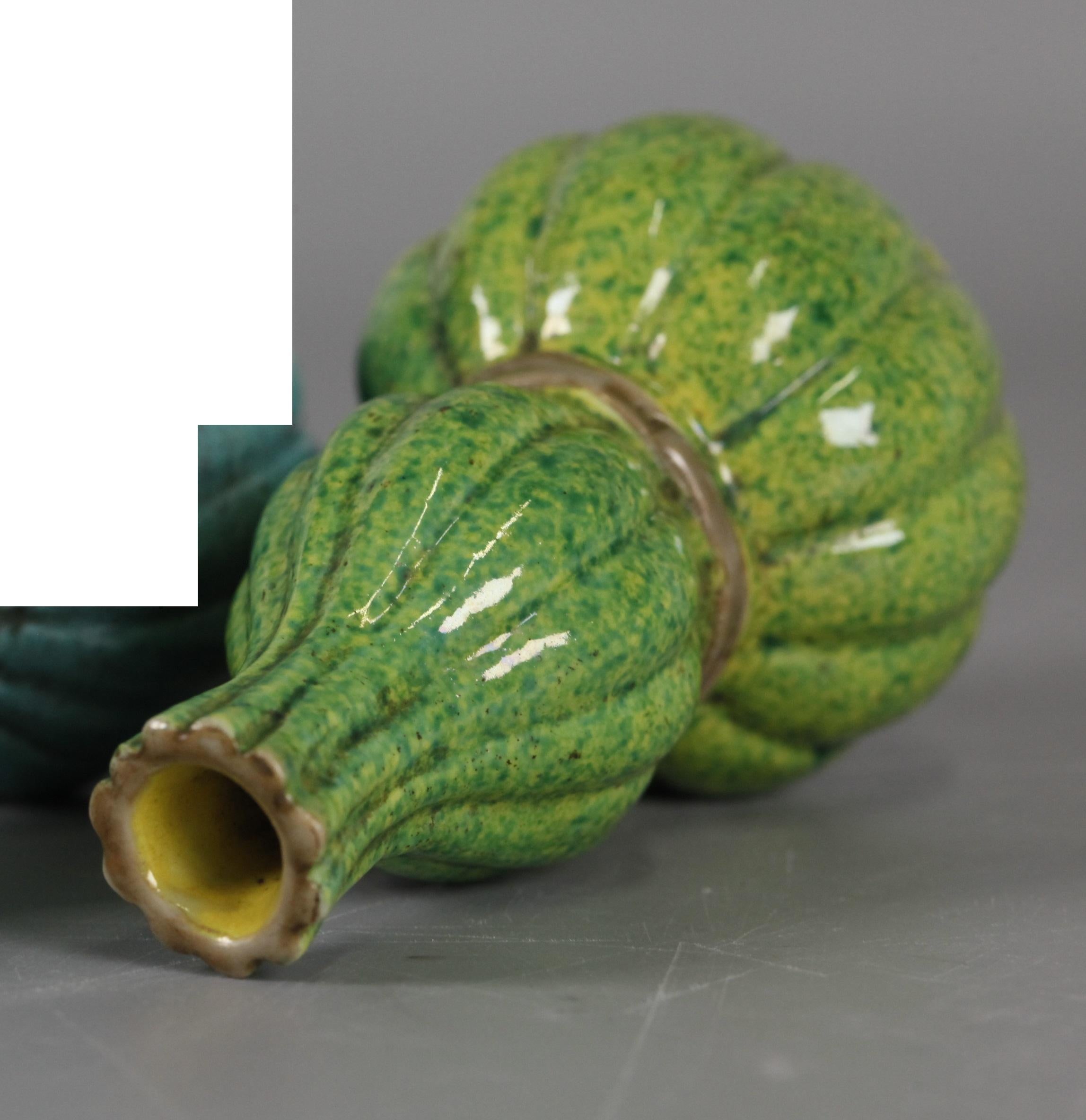 Chinese double gourd porcelain vase, 18th c. In Good Condition For Sale In New York, NY