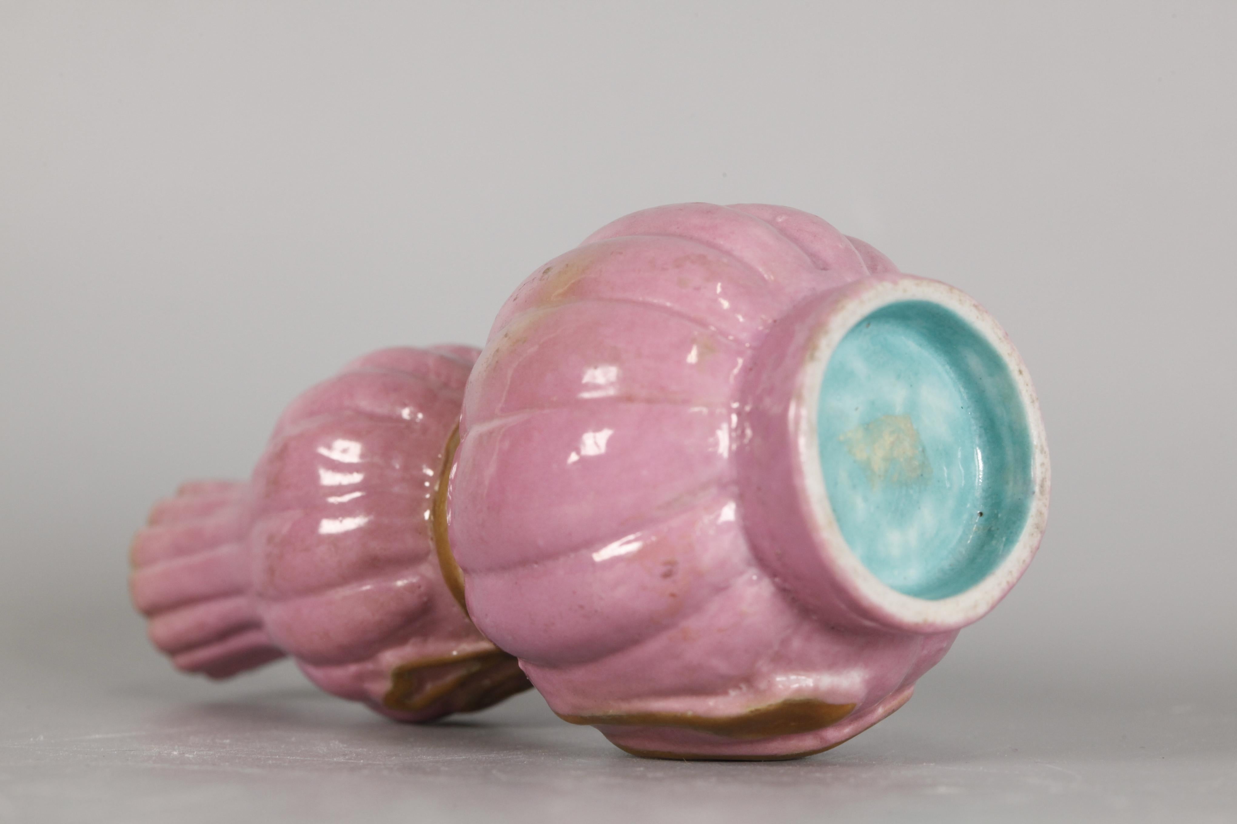 Chinese double gourd porcelain vase, 18th c. In Good Condition For Sale In New York, NY
