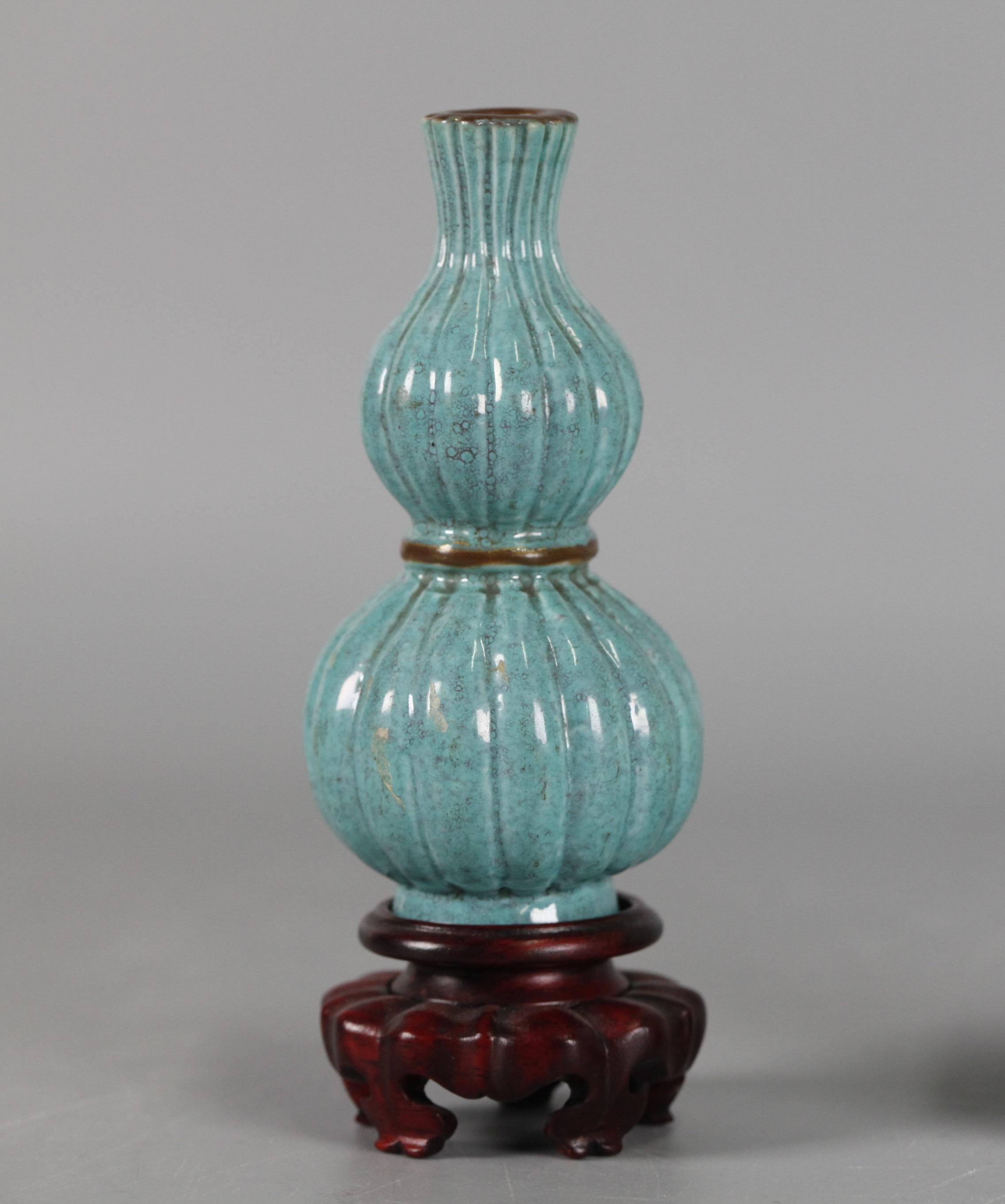 Porcelain Chinese double gourd porcelain vase, 18th c. For Sale