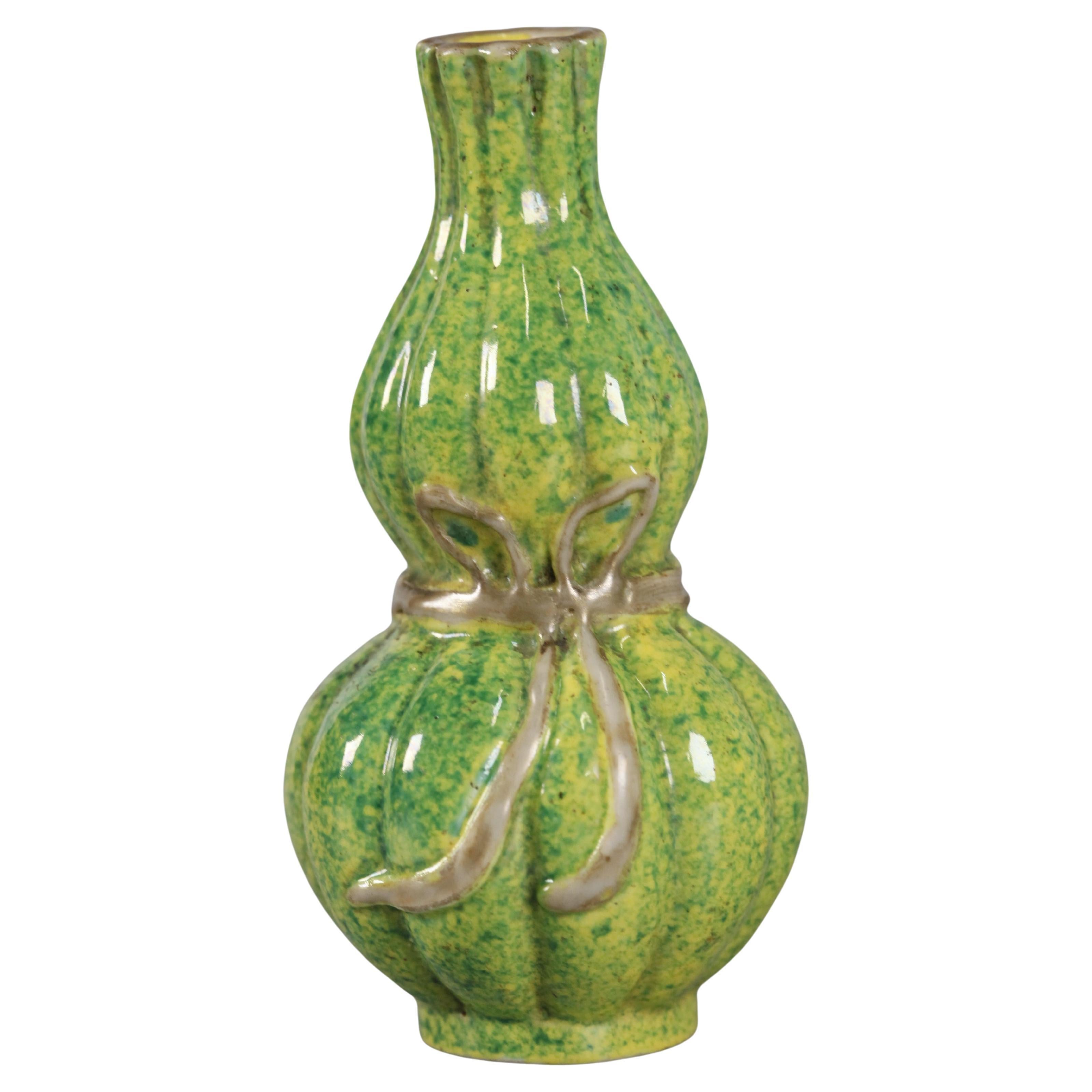 Chinese double gourd porcelain vase, 18th c.