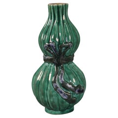 Chinese double gourd porcelain vase, 18th c.