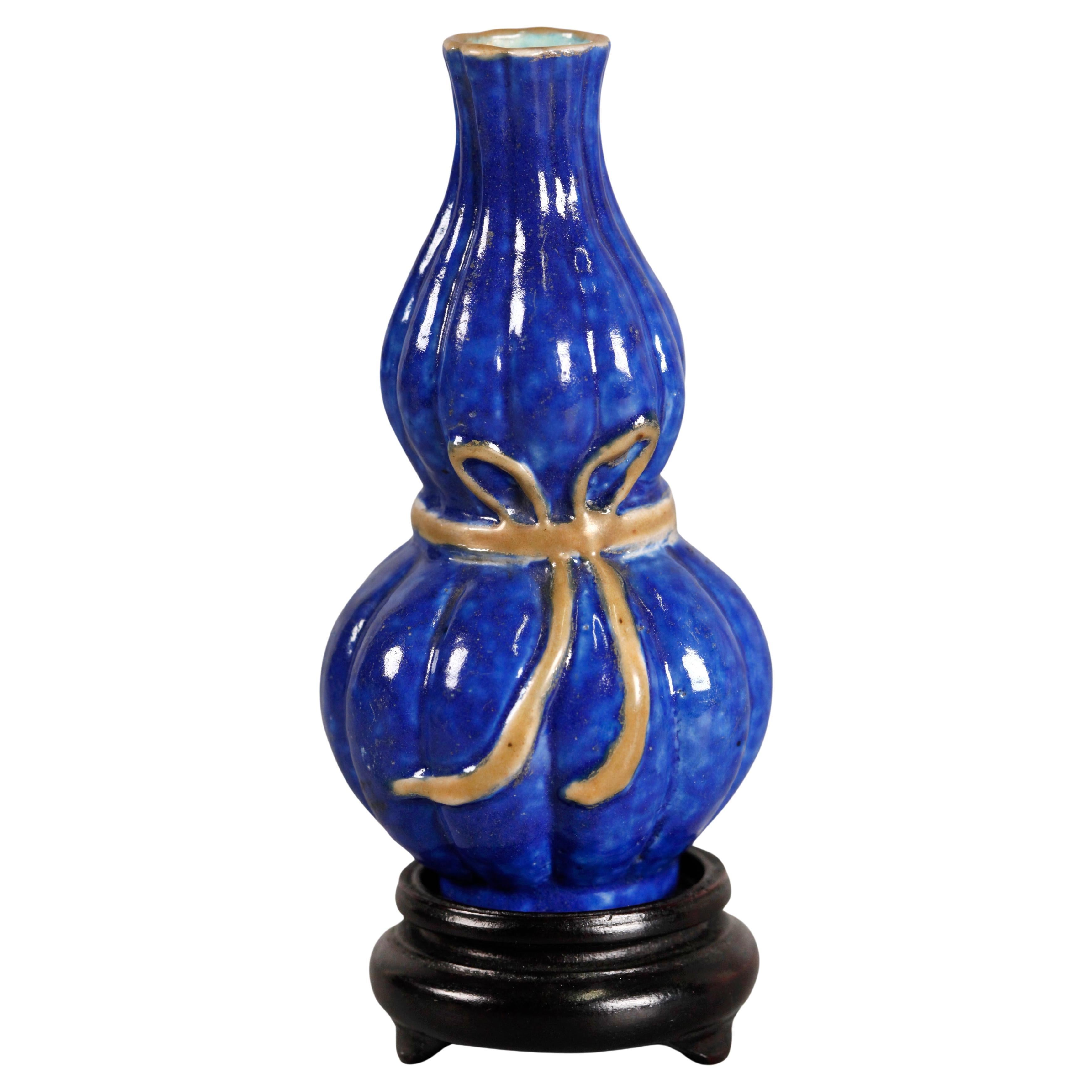 Chinese double gourd porcelain vase, 18th c.