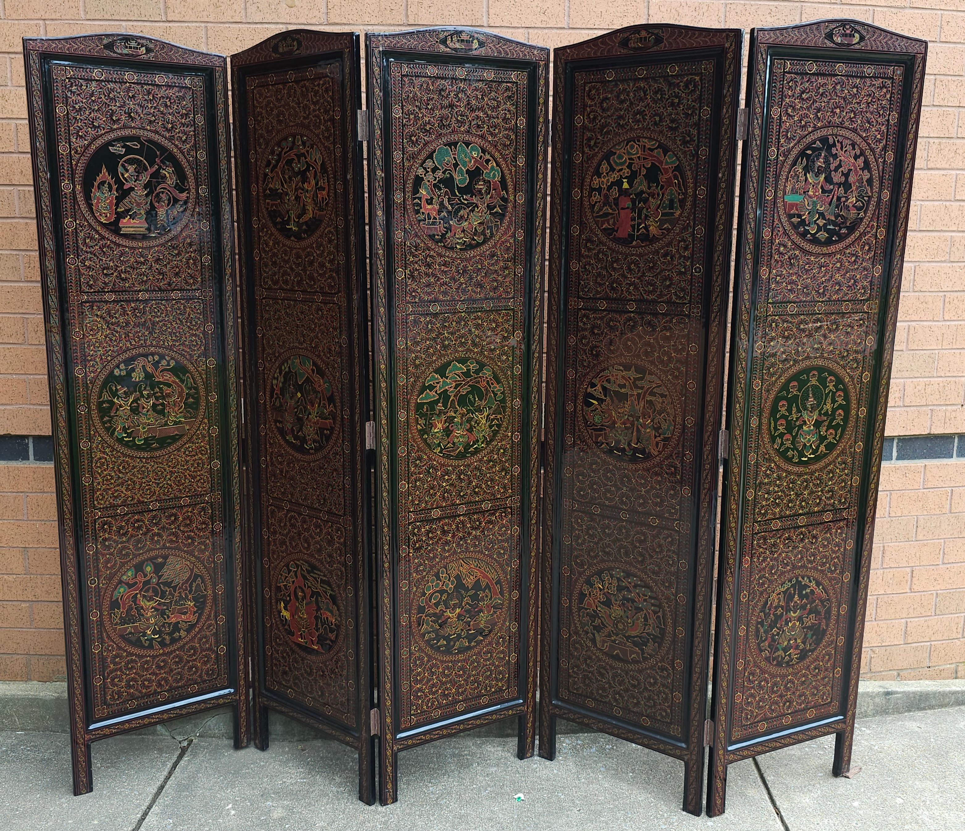 20th Century Chinese Double Sided Black Lacquered and Decorated 5 Fold Floor Screen For Sale
