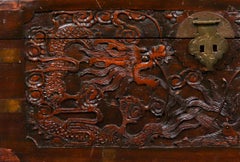 Chinesischer geschnitzter chinesischer Drache, Kampferholztruhe