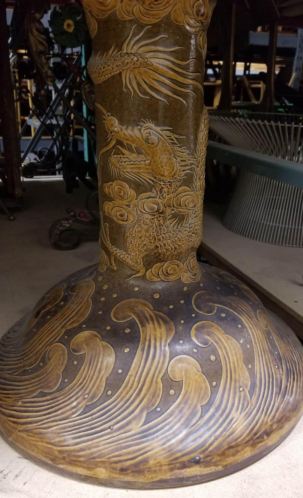 Chinese Dragon Ceramic Glazed Pedestal Table In Excellent Condition For Sale In Van Nuys, CA