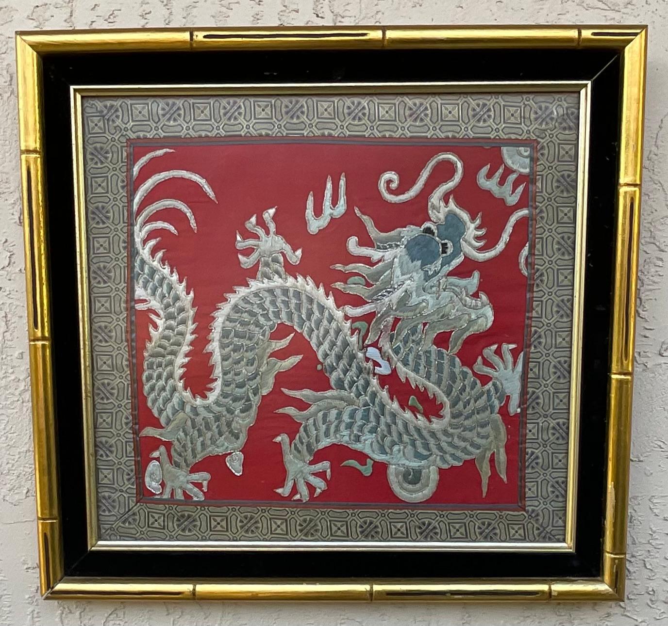 Dragon chinois, textile de soie encadré  Broderie en vente 5
