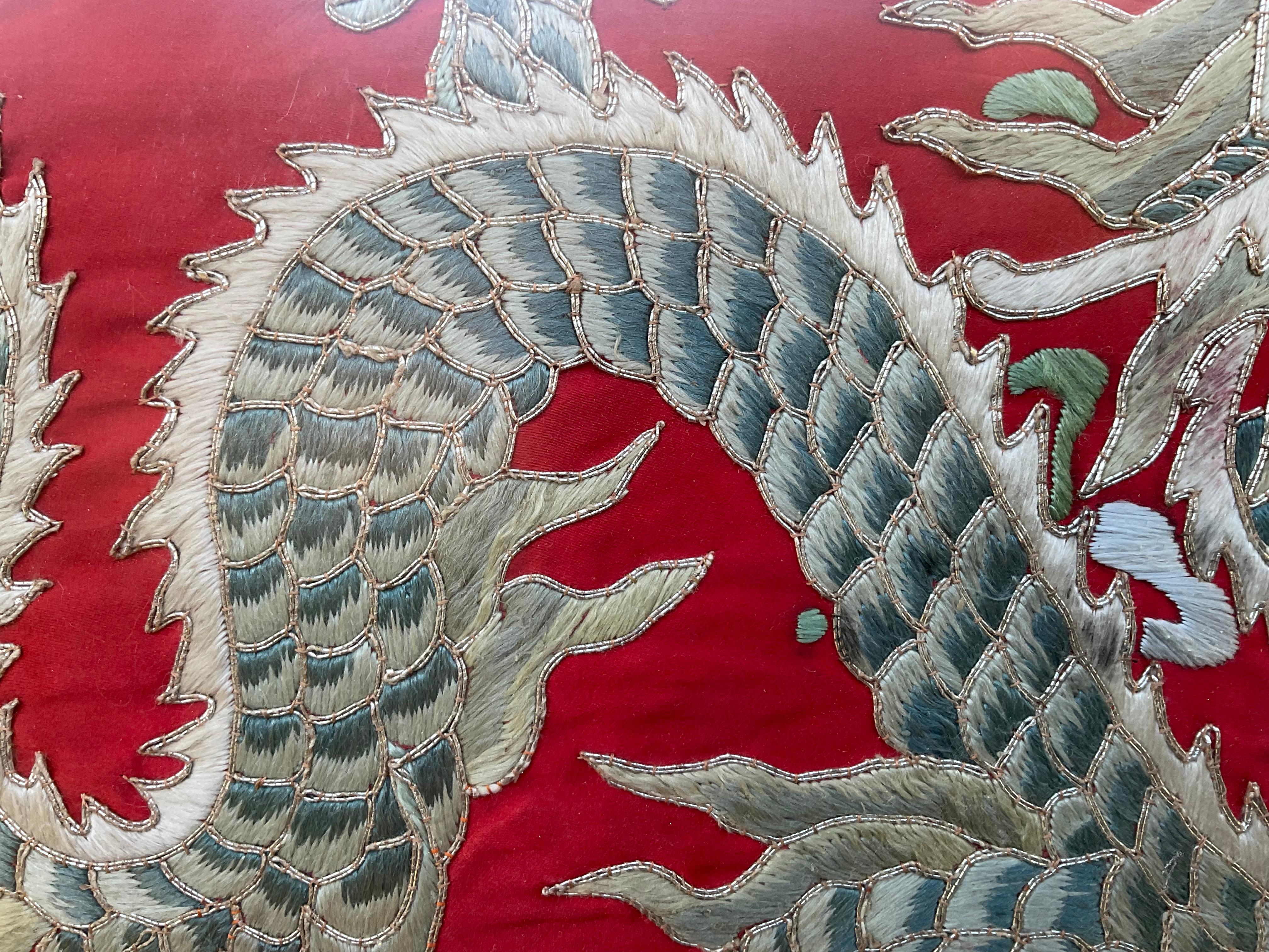 Dragon chinois, textile de soie encadré  Broderie en vente 2
