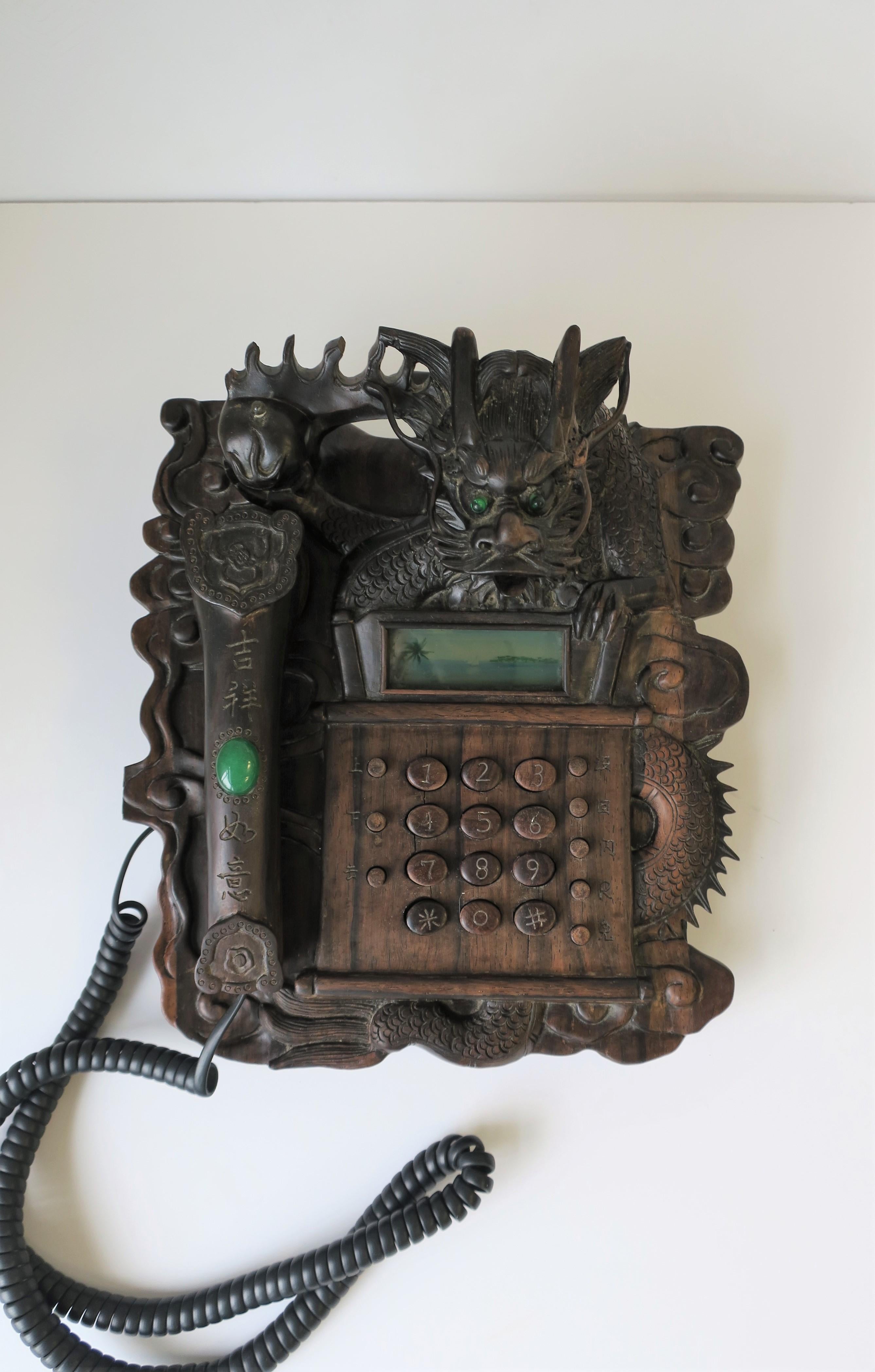 Sculpté à la main Téléphone dragon chinois, vers les années 1980 en vente