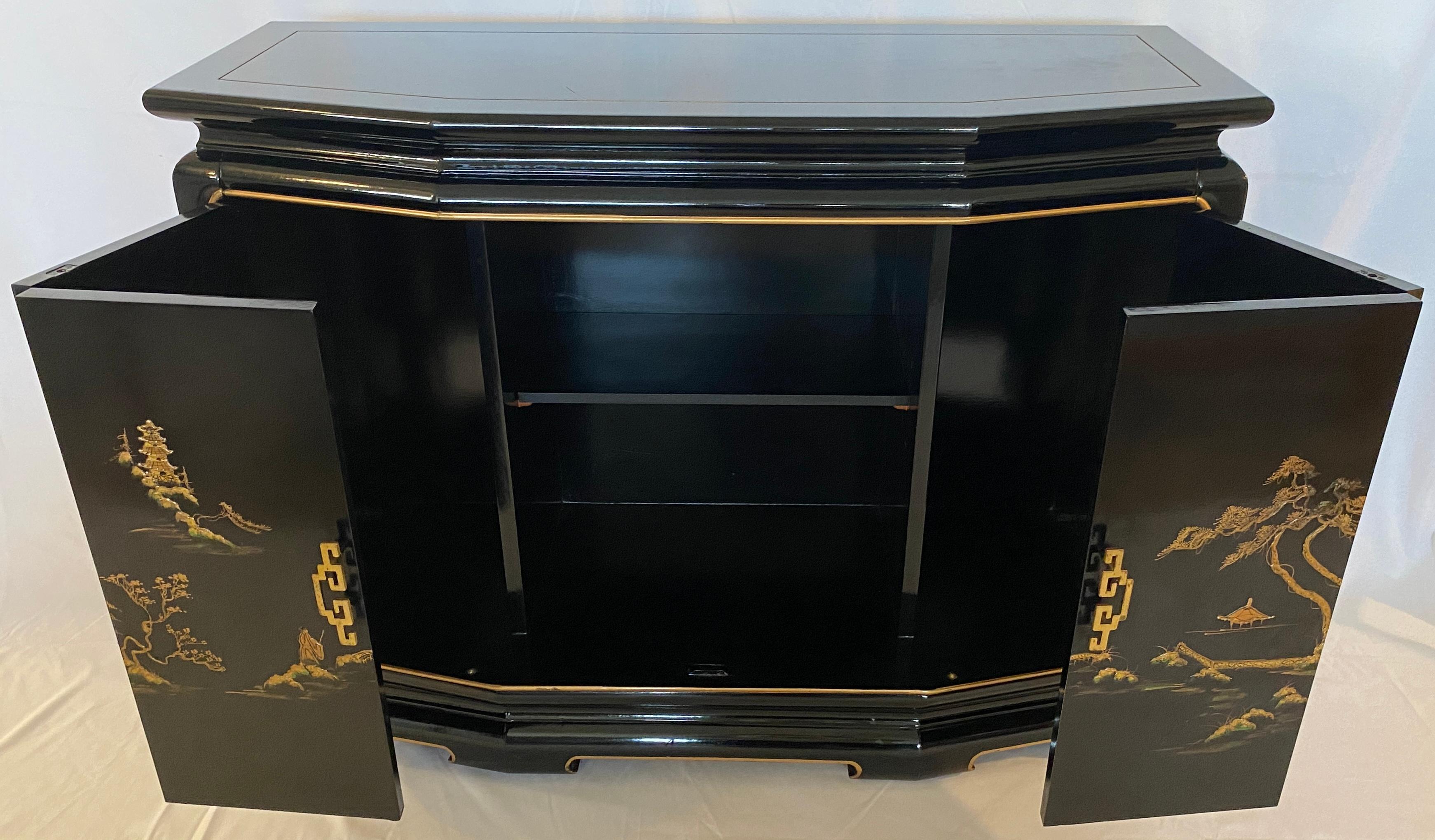 A nice quality Chinese dry bar cabinet or Hollywood Regency style chinoiserie bedside cabinet. 

This black and gold lacquered Chinese cabinet is made with Jiangxi style decor. The side and front panels have beautifully detailed designs and the