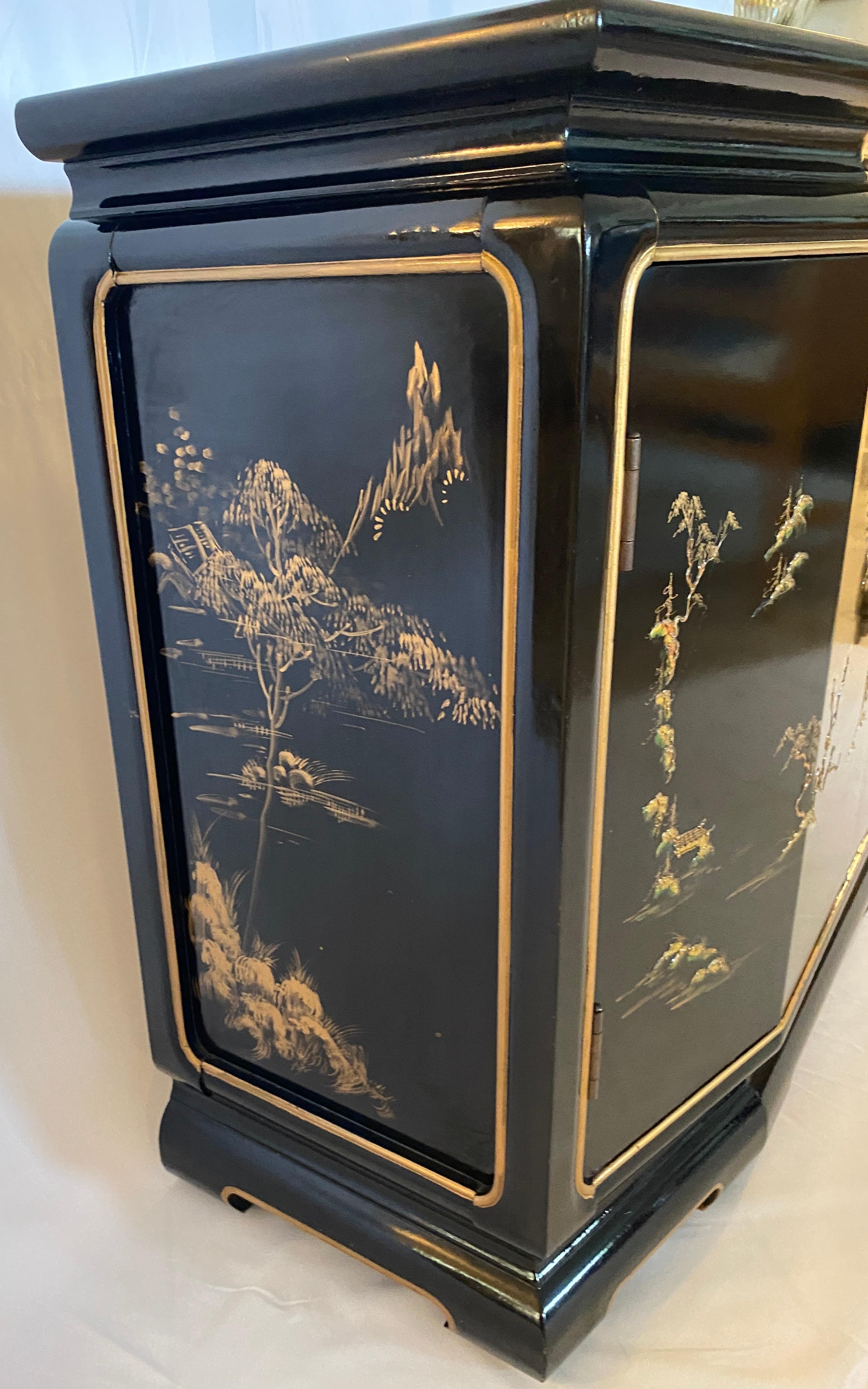 20th Century Chinese Dry Bar Cabinet or Hollywood Regency Style Chinoiserie Bedside Cabinet