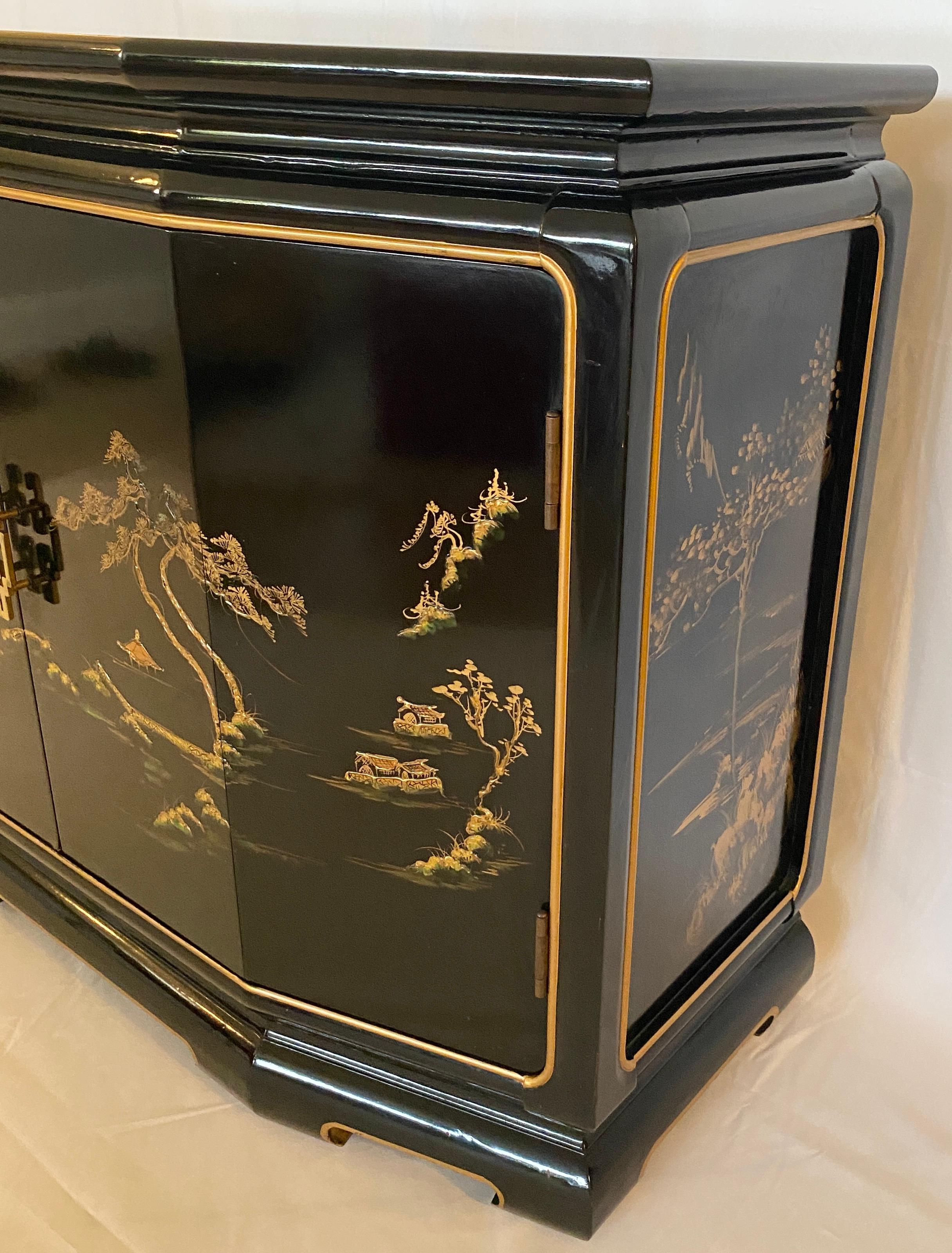 Chinese Dry Bar Cabinet or Hollywood Regency Style Chinoiserie Bedside Cabinet 1