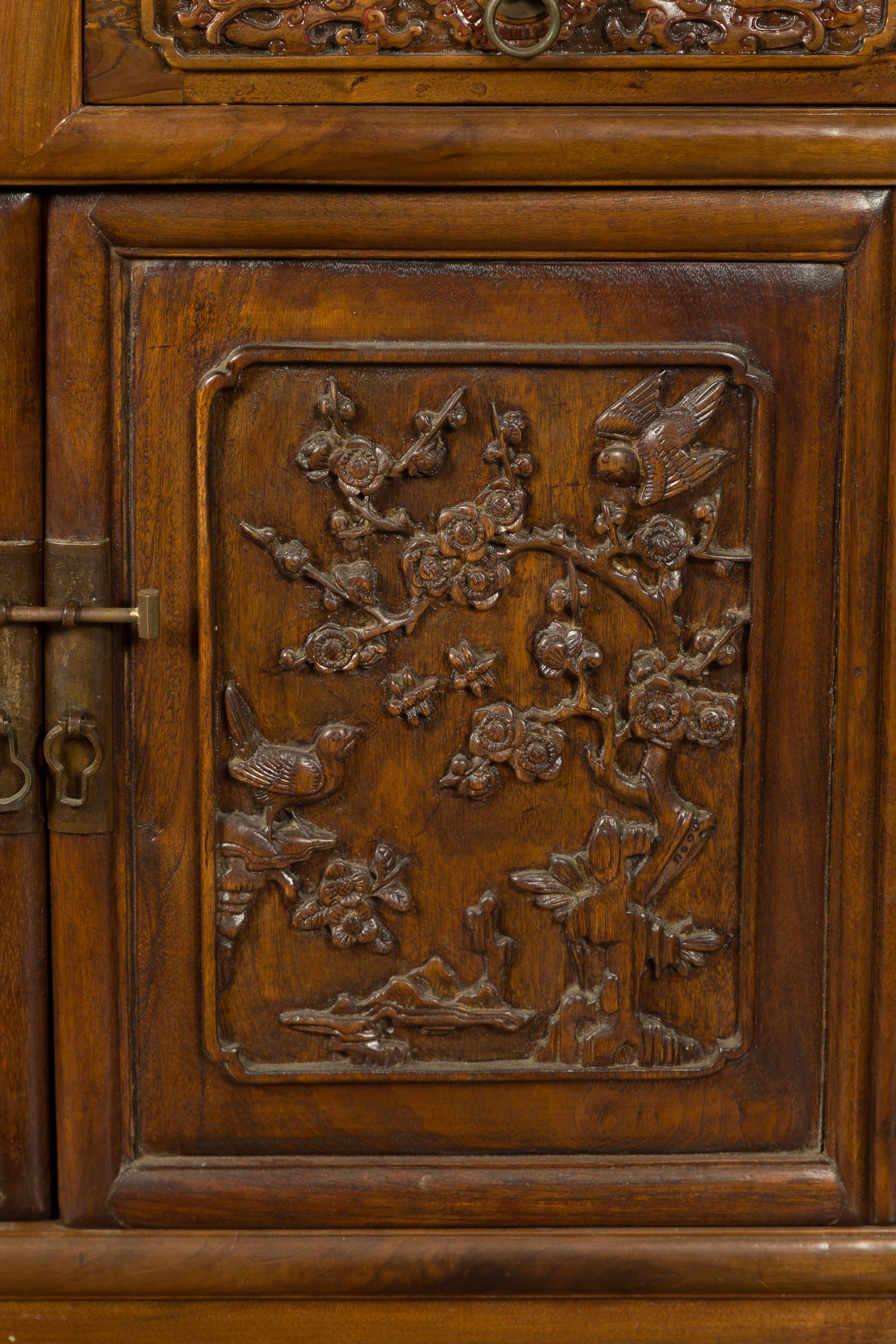 Chinese Early 20th Century Bookcase with Open Shelves, Drawer and Carved Doors For Sale 4