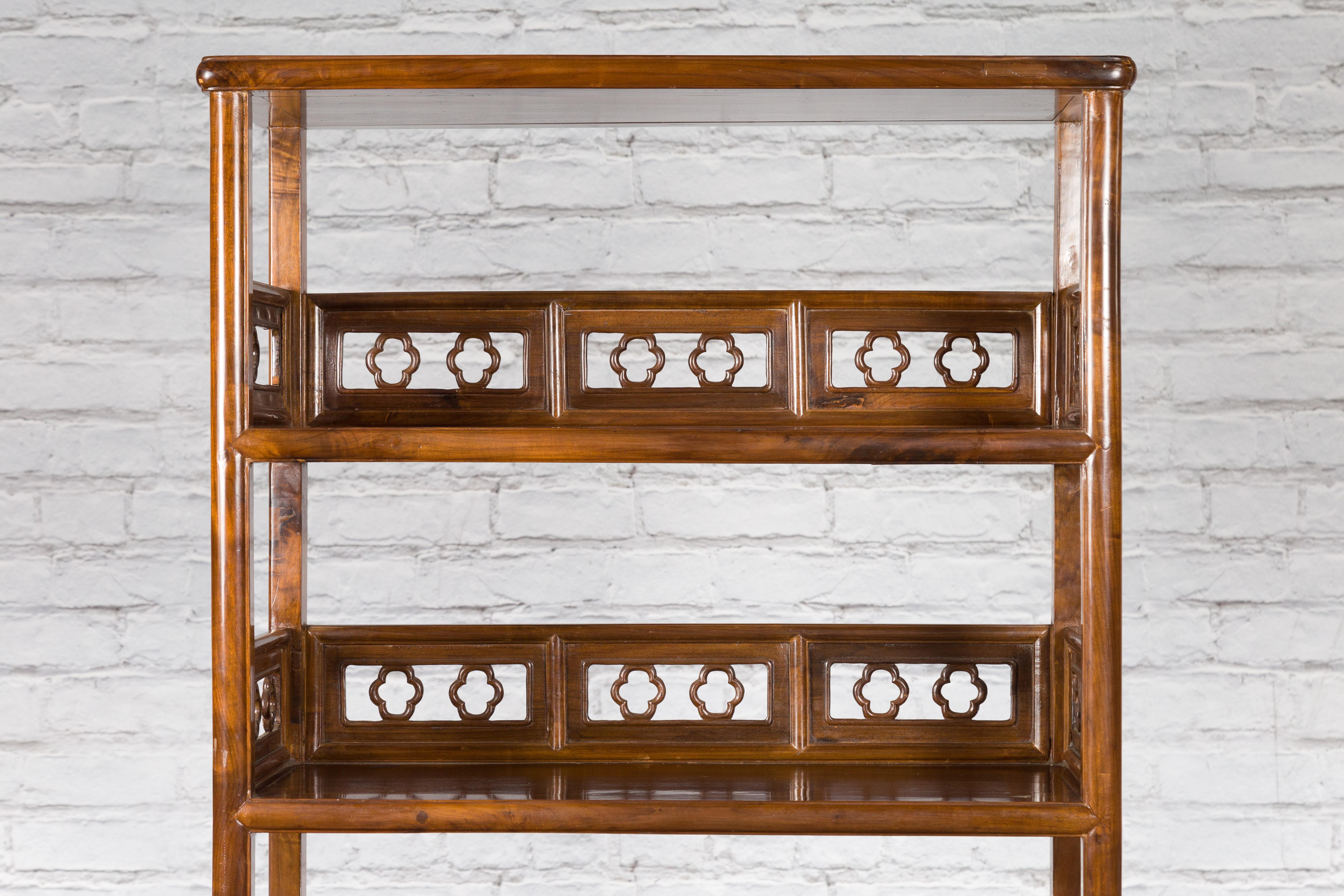 Chinese Early 20th Century Bookcase with Open Shelves, Drawer and Carved Doors For Sale 10