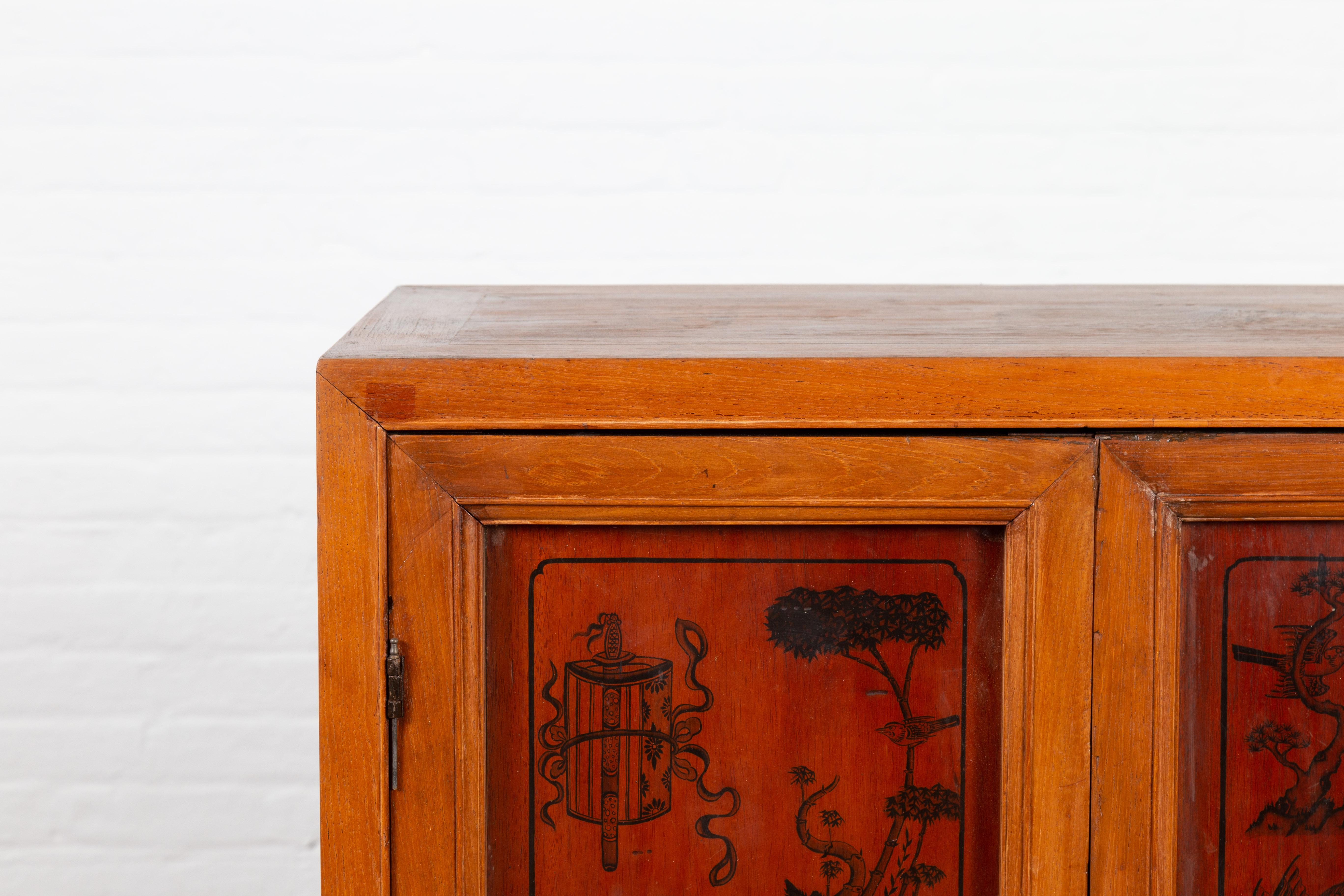 Chinese Early 20th Century Cabinet with Ink-Decorated Panels under Glass For Sale 1