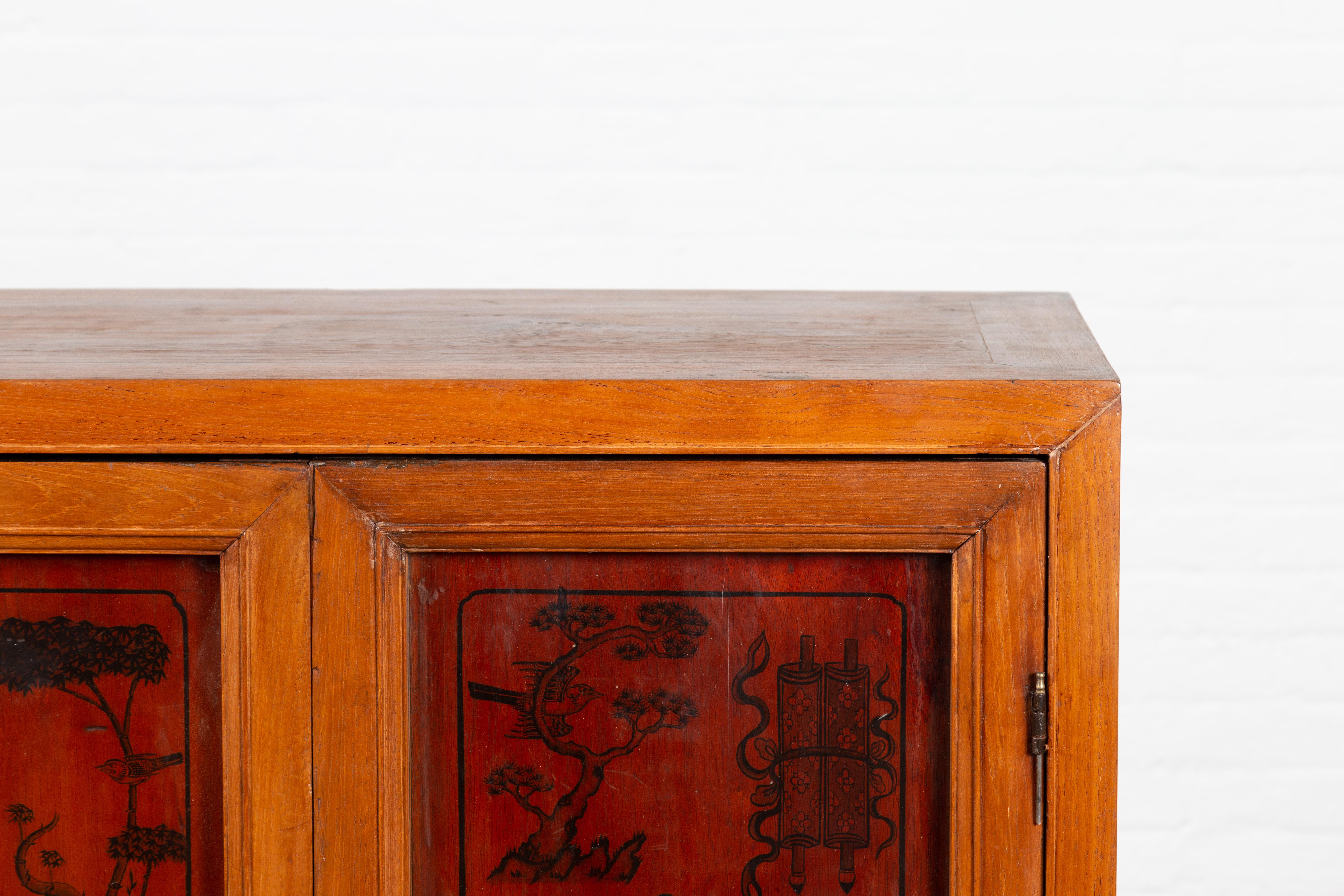 Chinese Early 20th Century Cabinet with Ink-Decorated Panels under Glass For Sale 2