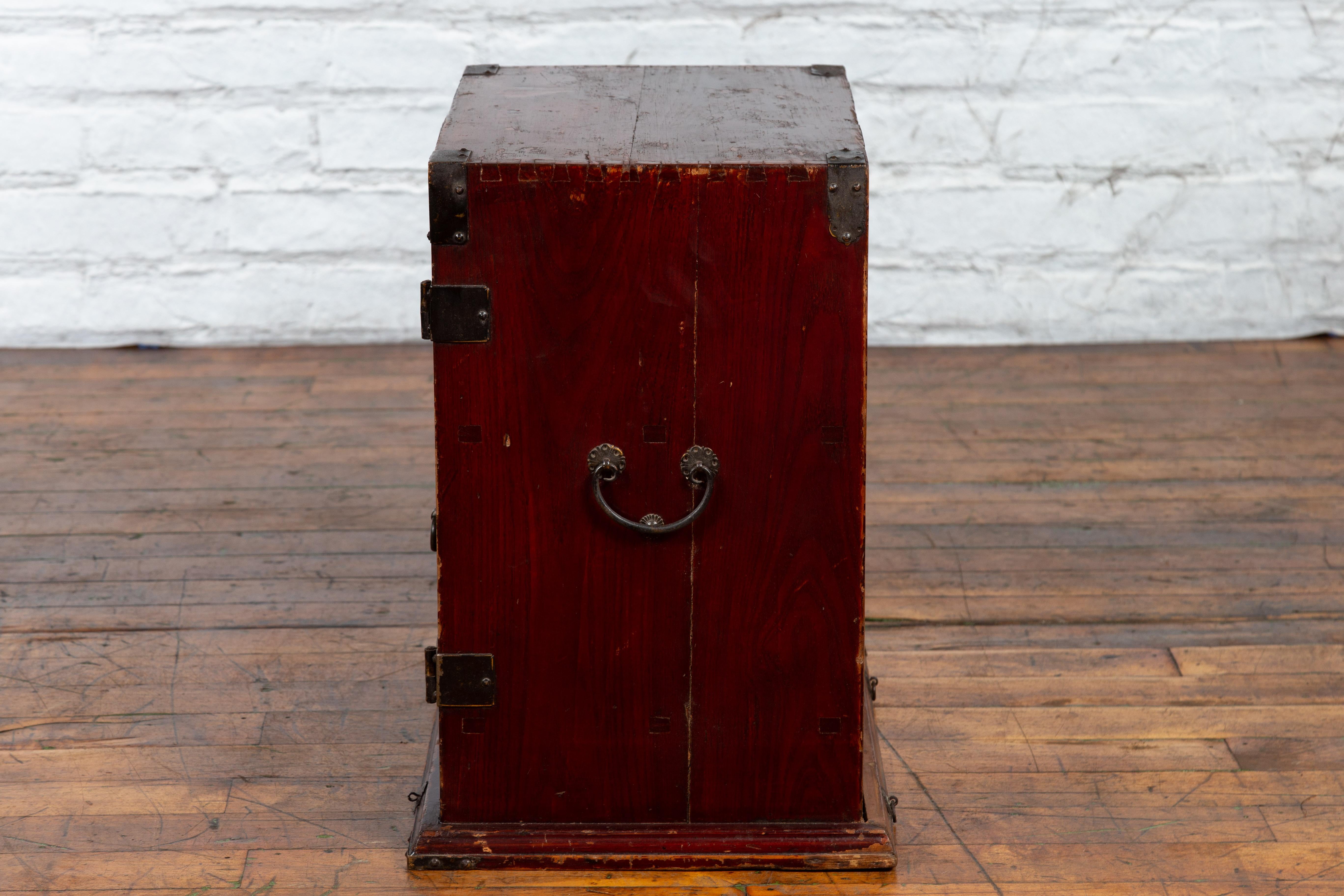 Chinese Early 20th Century Dark Red Lacquer Carrying Chest with Round Medallion 10