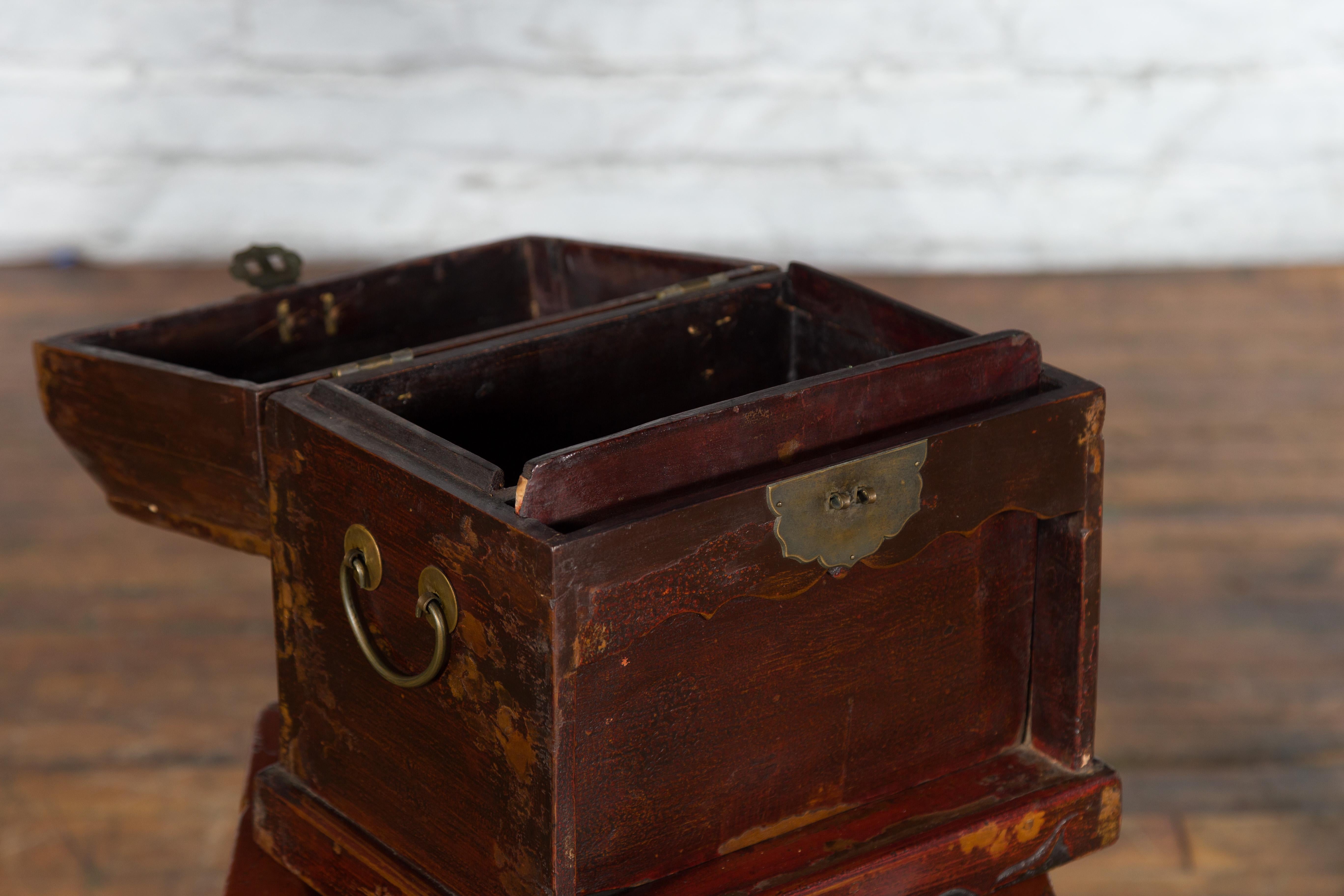 Chinese Early 20th Century Document Box with Scalloped Décor and Removable Panel For Sale 7