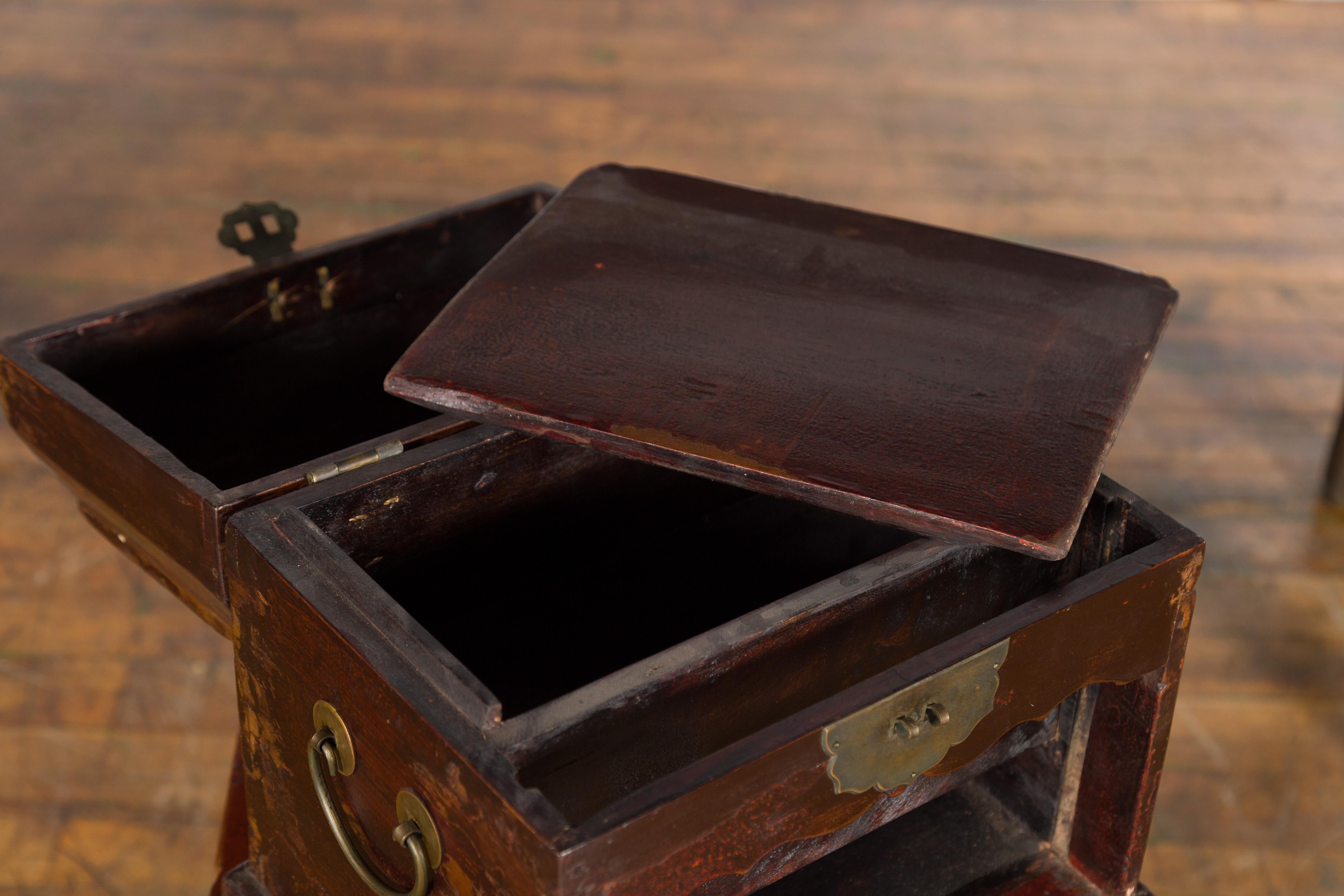Chinese Early 20th Century Document Box with Scalloped Décor and Removable Panel For Sale 8