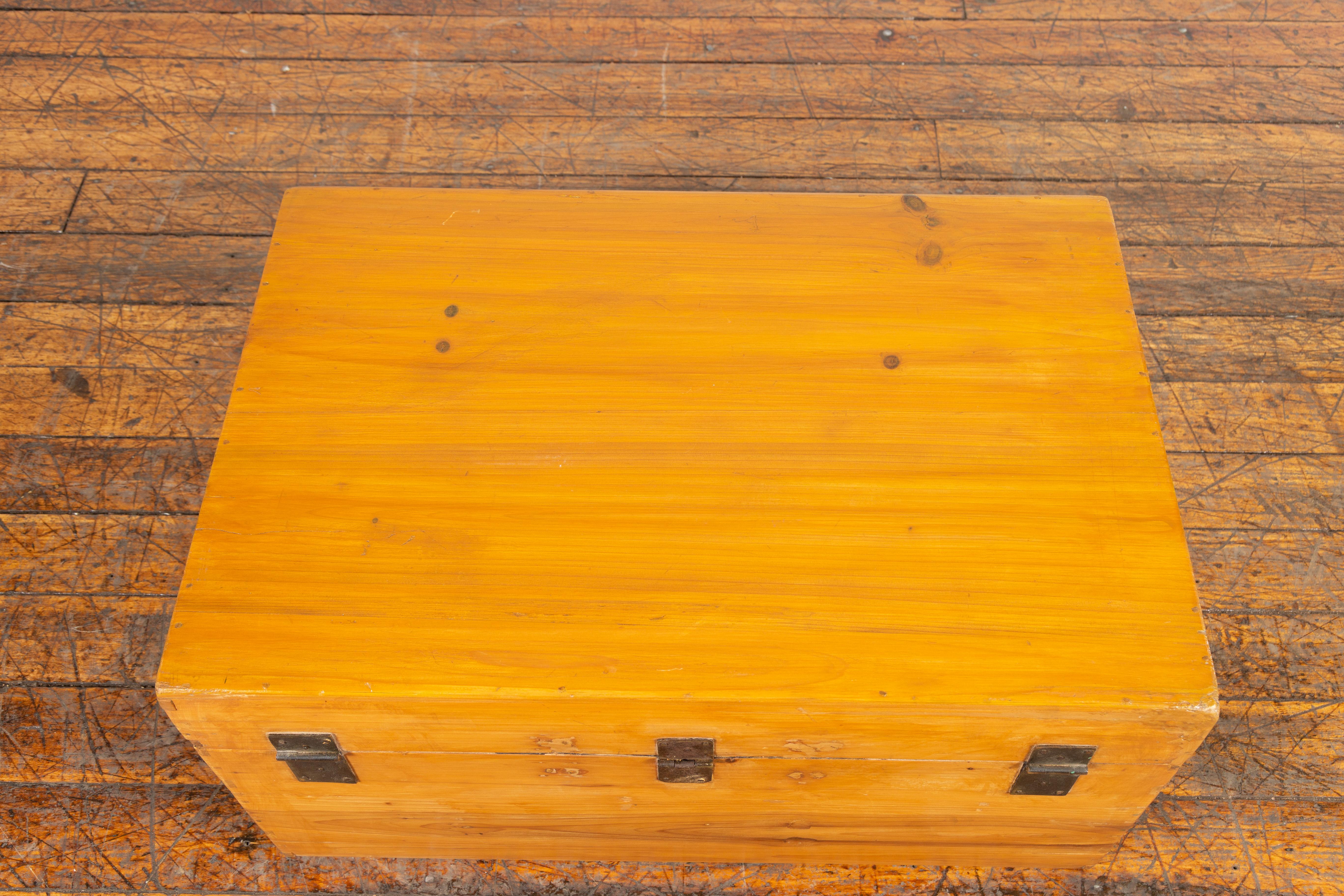 Chinese Early 20th Century Elm Blanket Chest with Honey Toned Patina For Sale 9