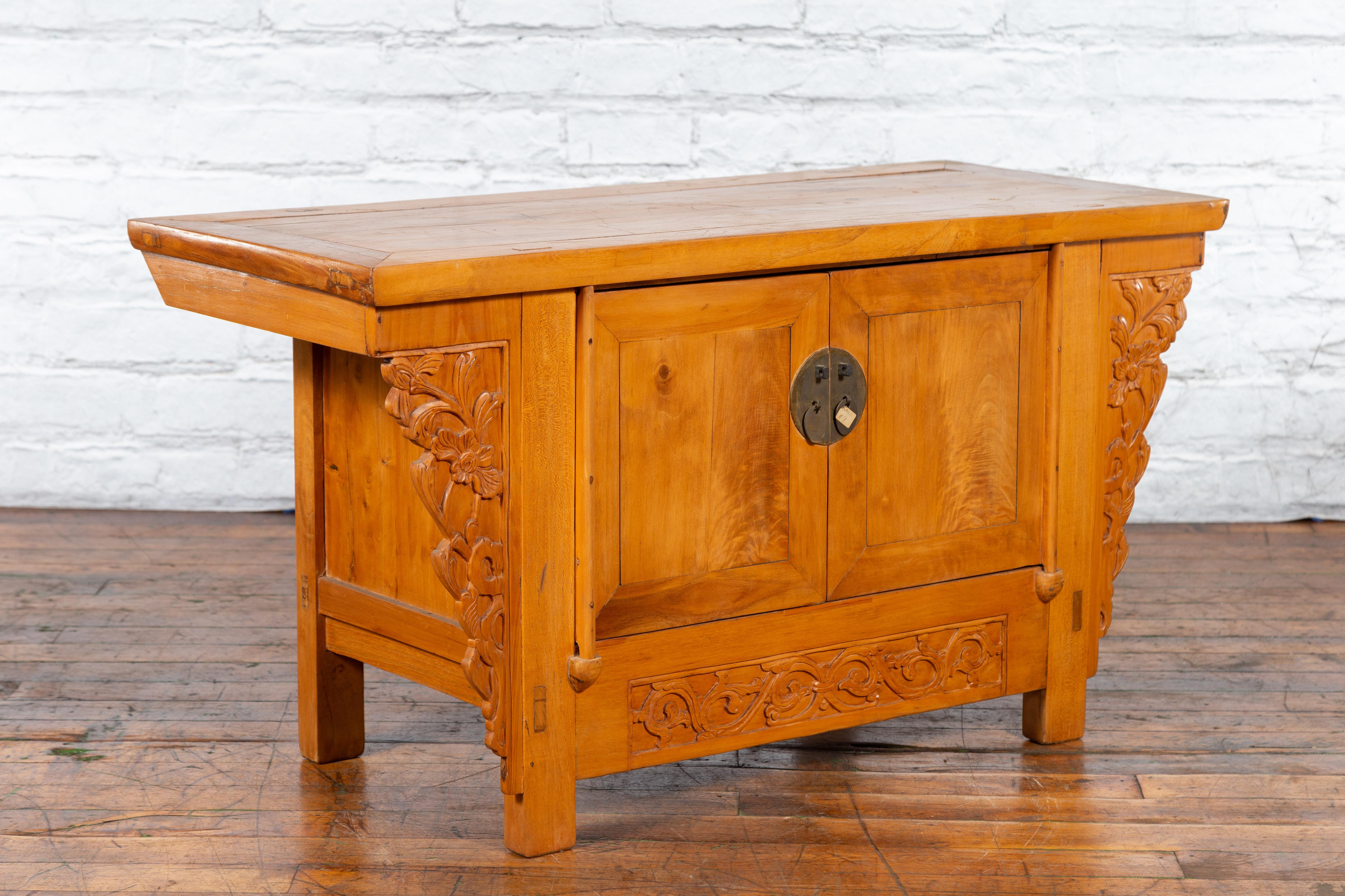 Chinese Early 20th Century Elm Sideboard with Carved Spandrels and Apron For Sale 1