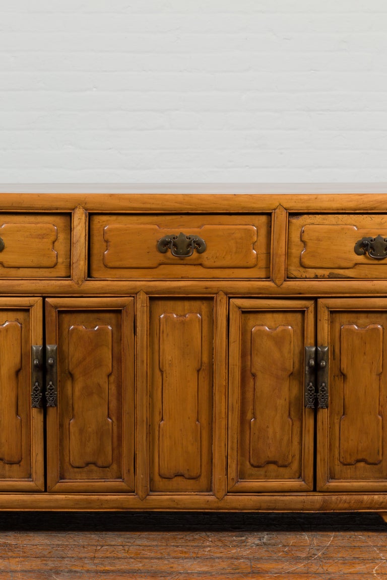 blijven Controversieel rammelaar Chinese Early 20th Century Elm Sideboard with Raised Panels, Doors and  Drawers For Sale at 1stDibs
