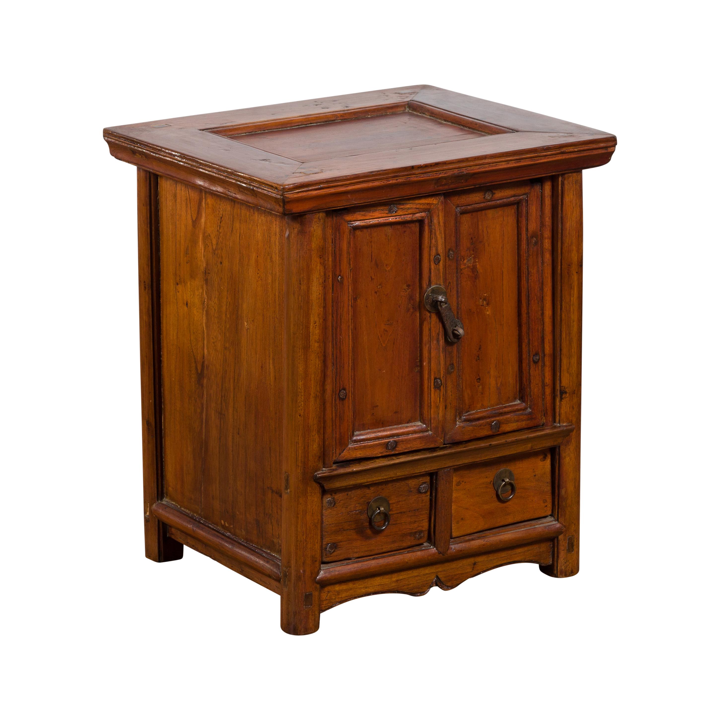 Chinese Early 20th Century Elmwood Bedside Cabinet with Scalloped Apron For Sale 7