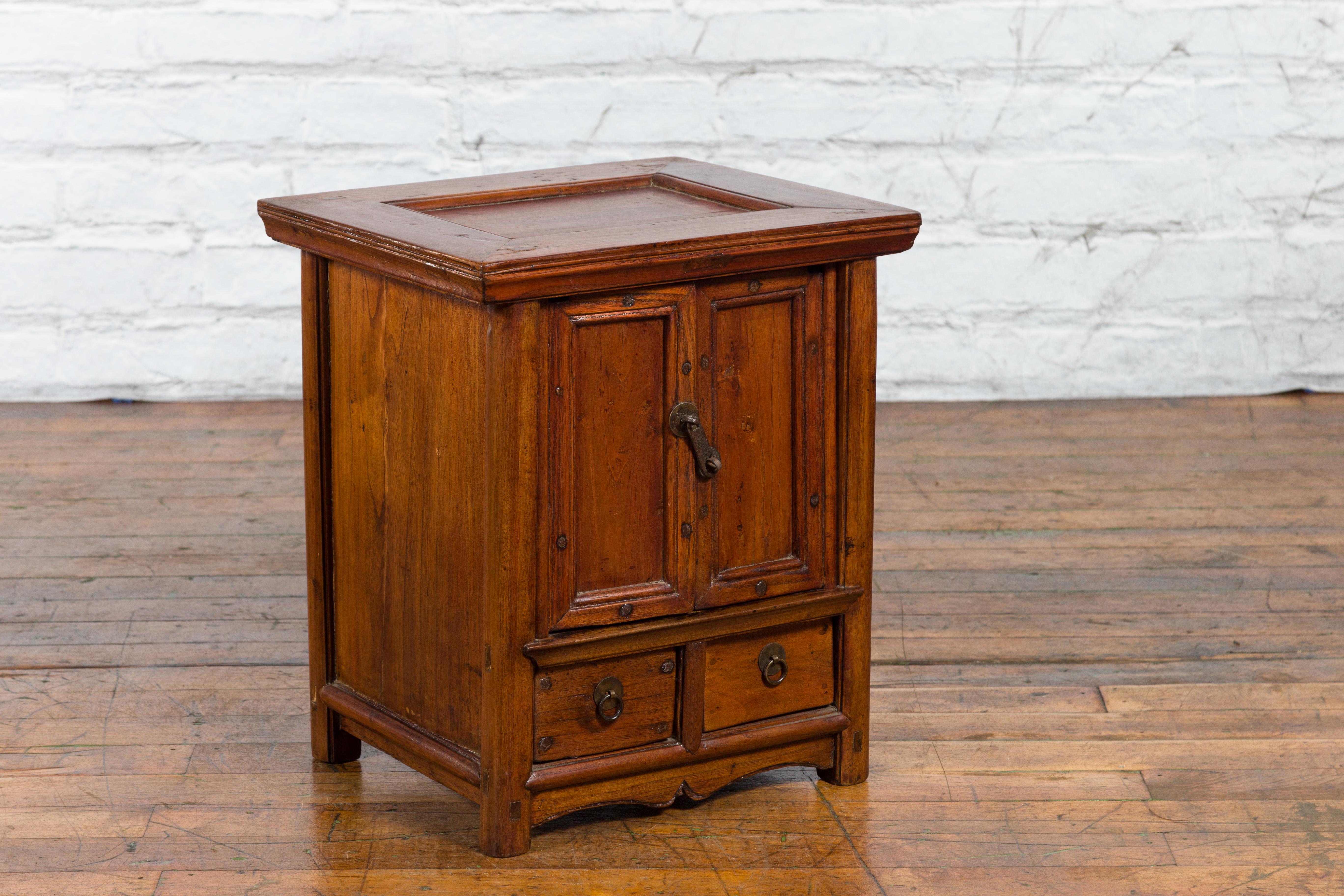Chinese Early 20th Century Elmwood Bedside Cabinet with Scalloped Apron For Sale 3