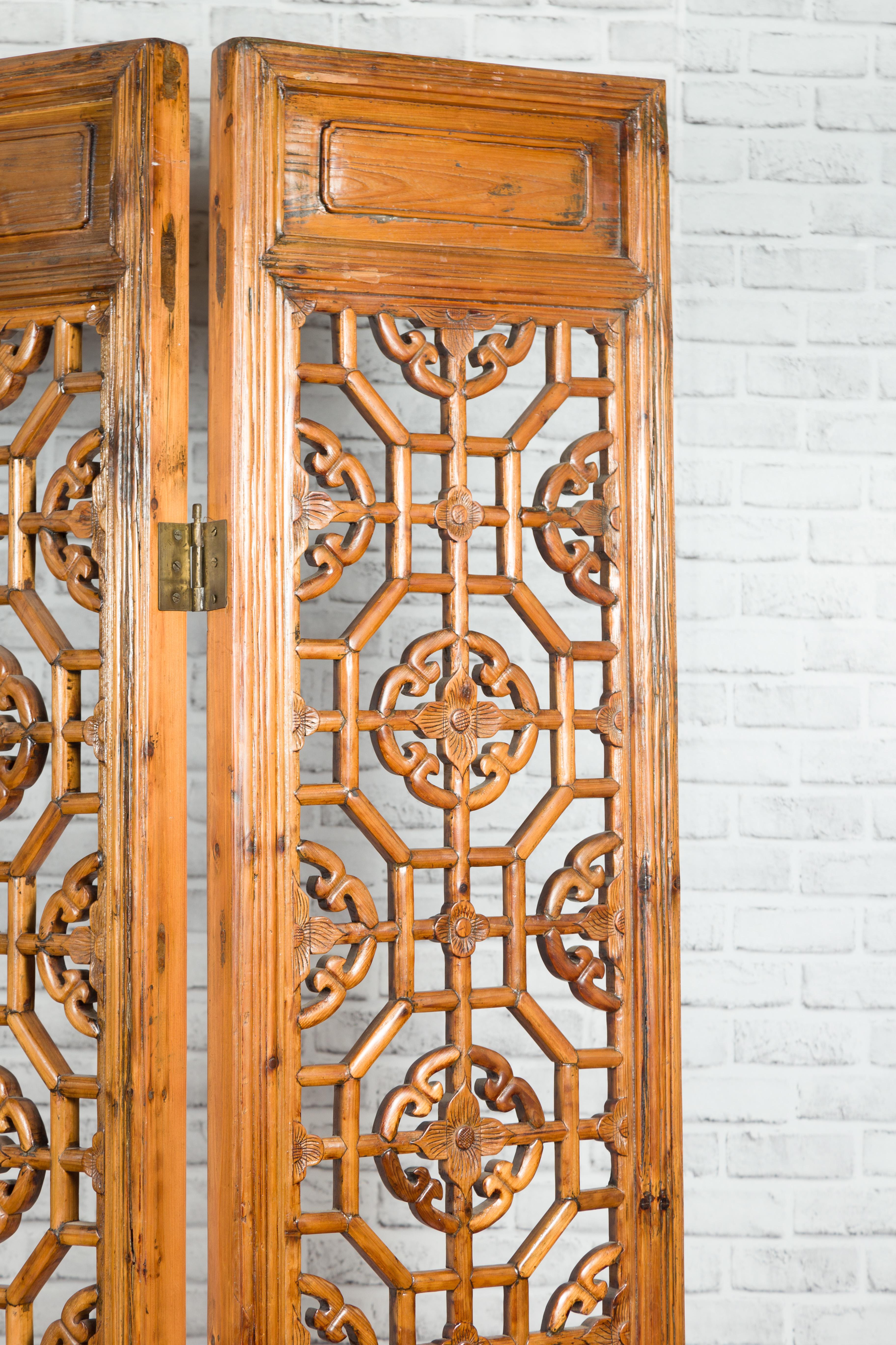 Qing Dynasty Period Fretwork Four-Panel Screen with Geometric and Floral Motifs For Sale 2