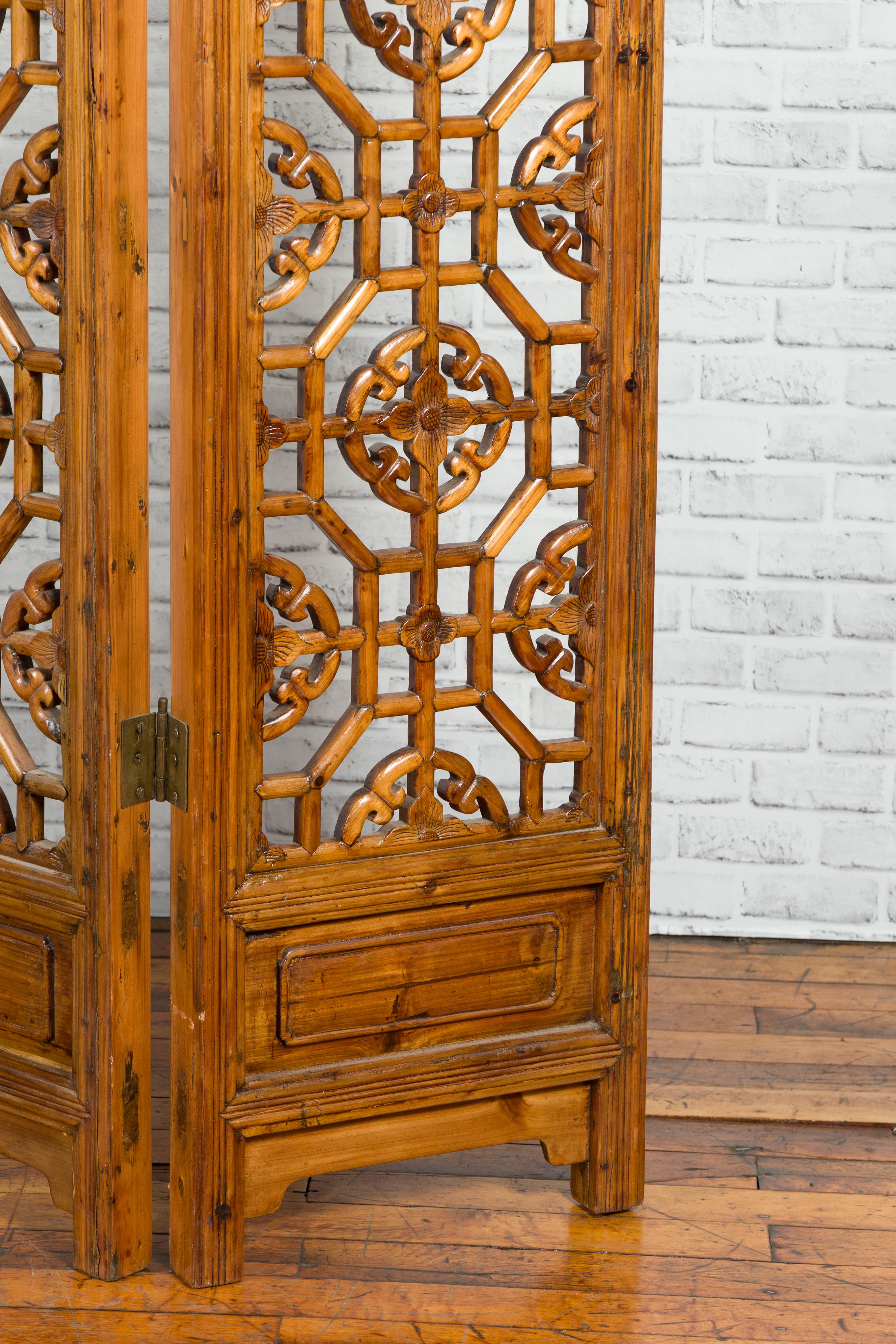 Chinese Early 20th Century Fretwork Four-Panel Screen with Geometric Motifs For Sale 6