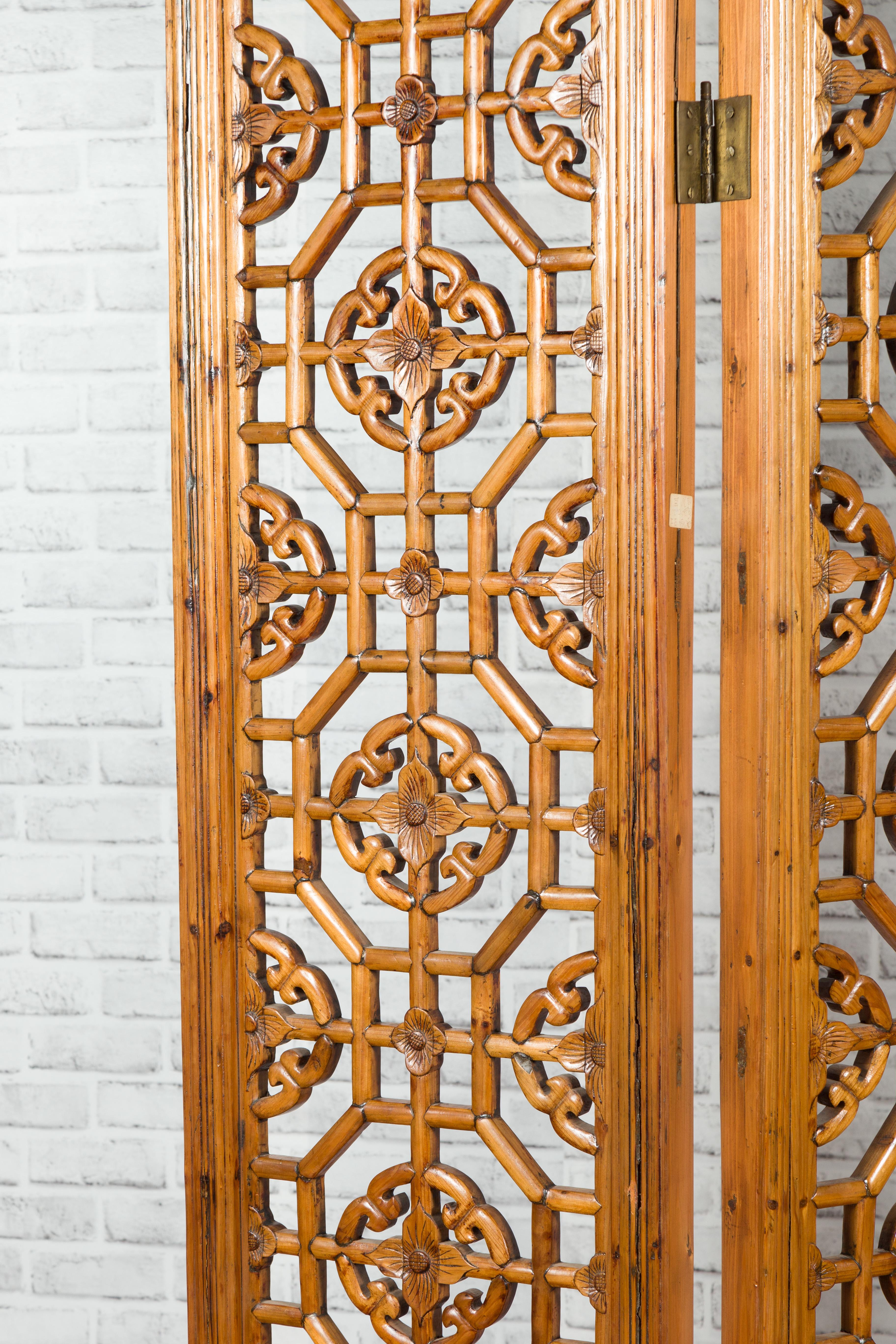 Chinese Early 20th Century Fretwork Four-Panel Screen with Geometric Motifs For Sale 2