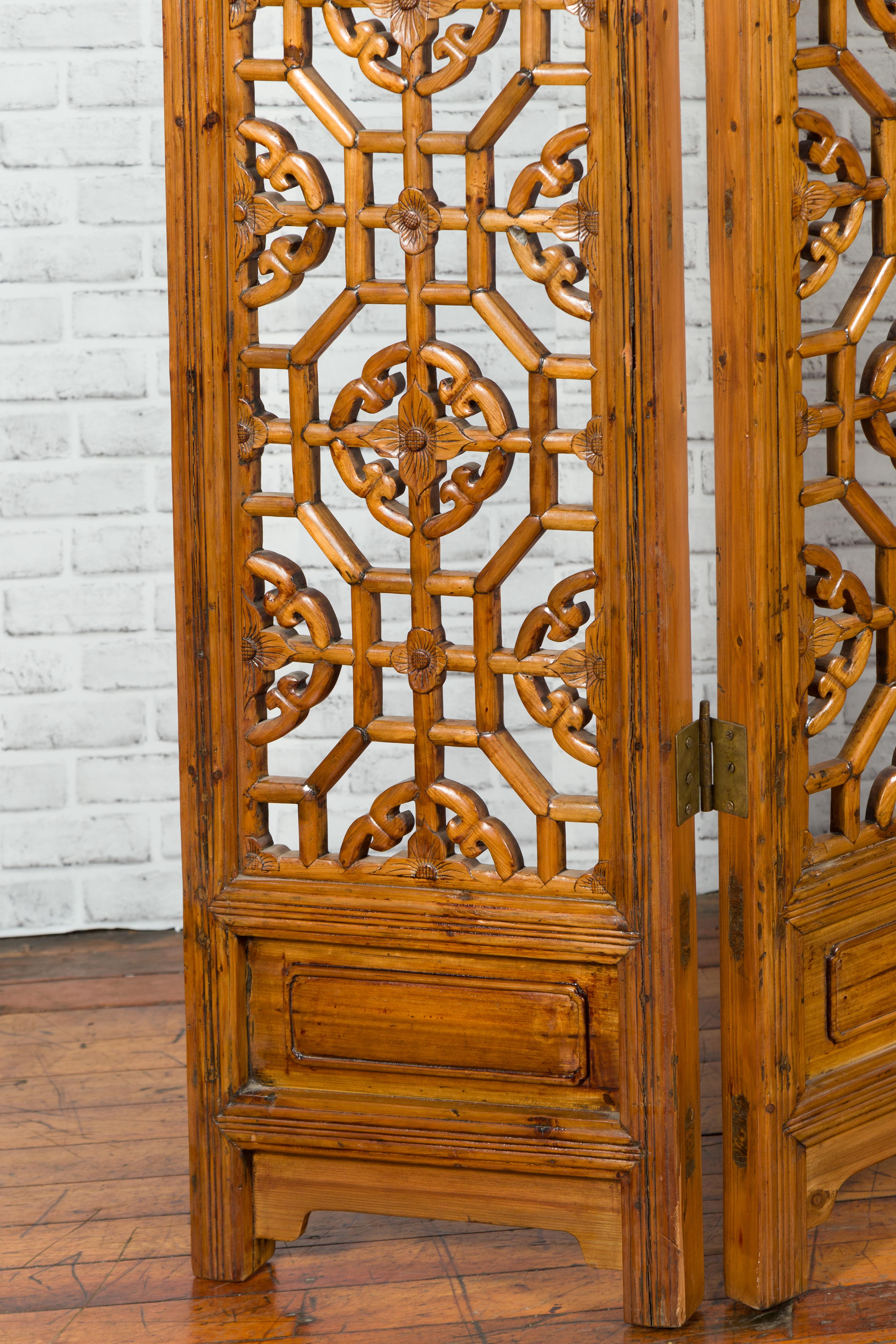 Chinese Early 20th Century Fretwork Four-Panel Screen with Geometric Motifs For Sale 3