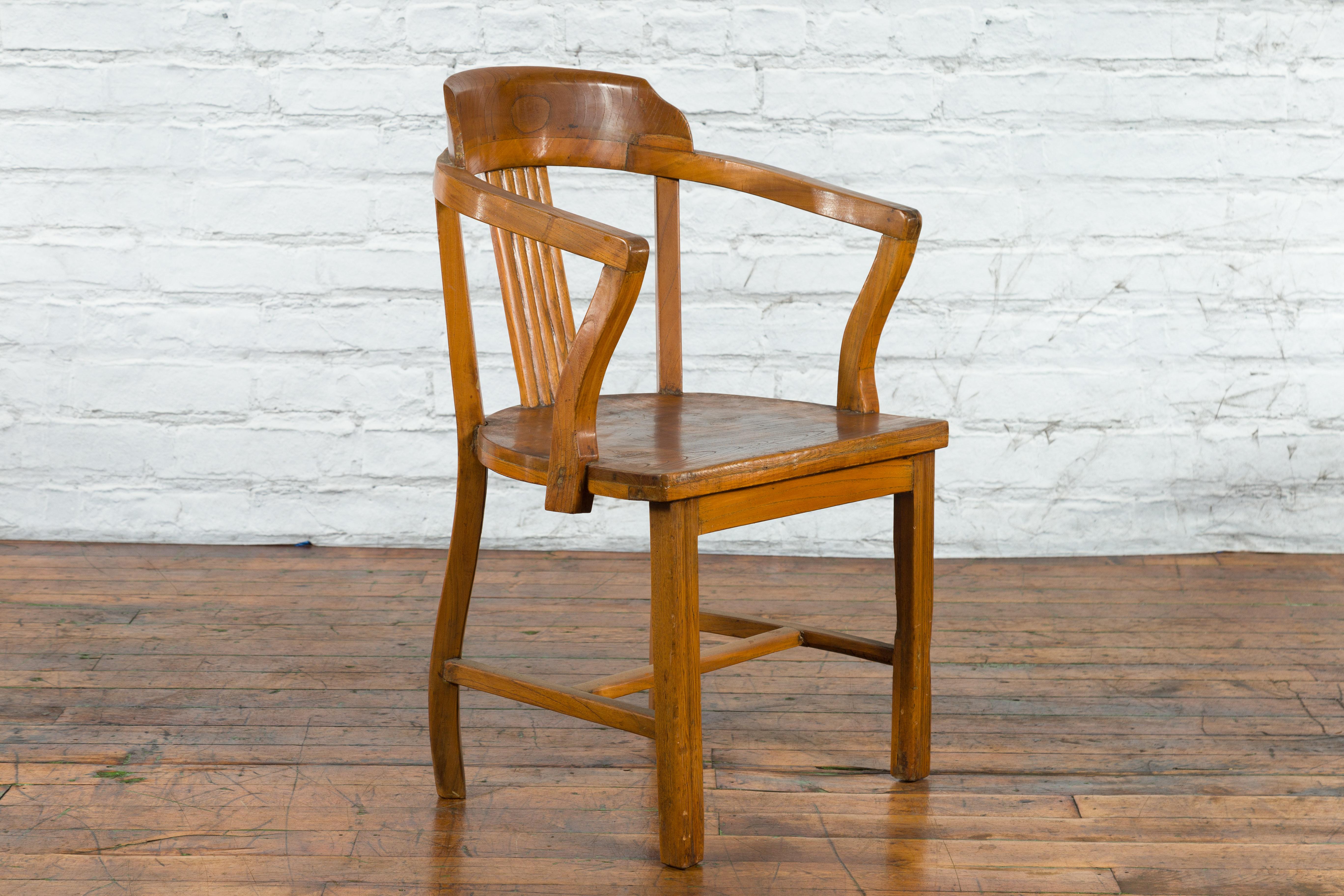Chinese Early 20th Century Horseshoe Back Armchair with Carved Reeded Splat For Sale 6