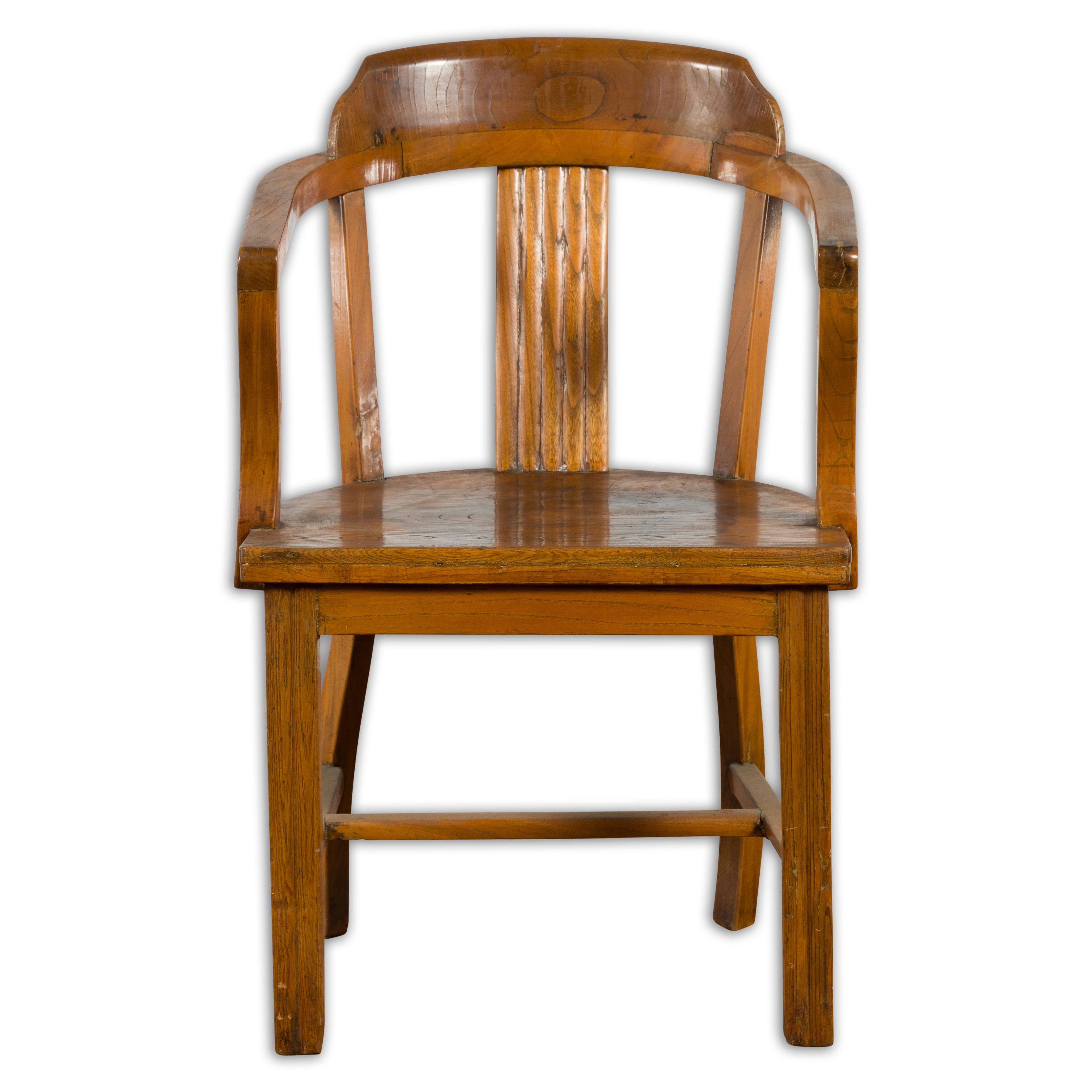 Chinese Early 20th Century Horseshoe Back Armchair with Carved Reeded Splat For Sale 10