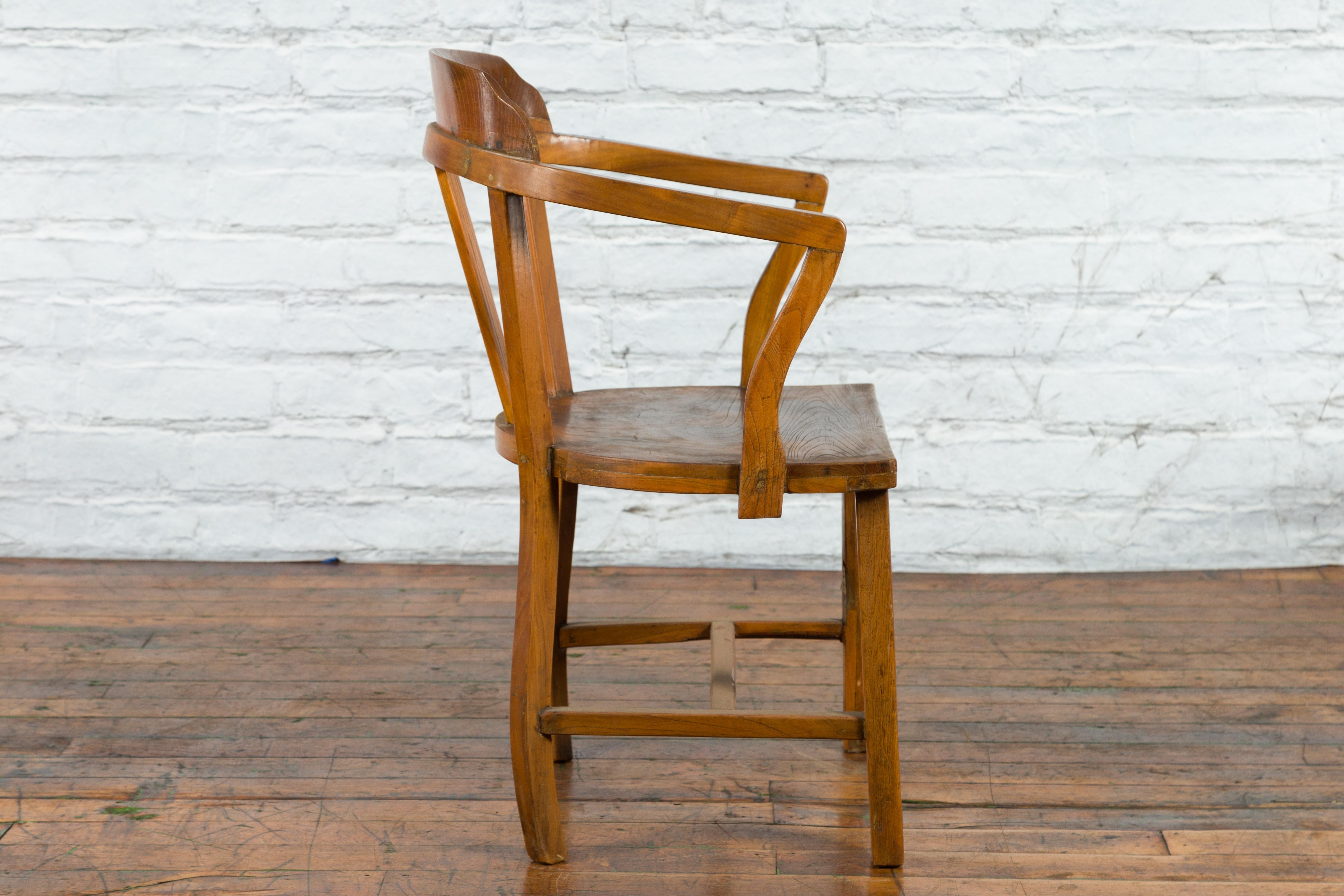 Wood Chinese Early 20th Century Horseshoe Back Armchair with Carved Reeded Splat For Sale