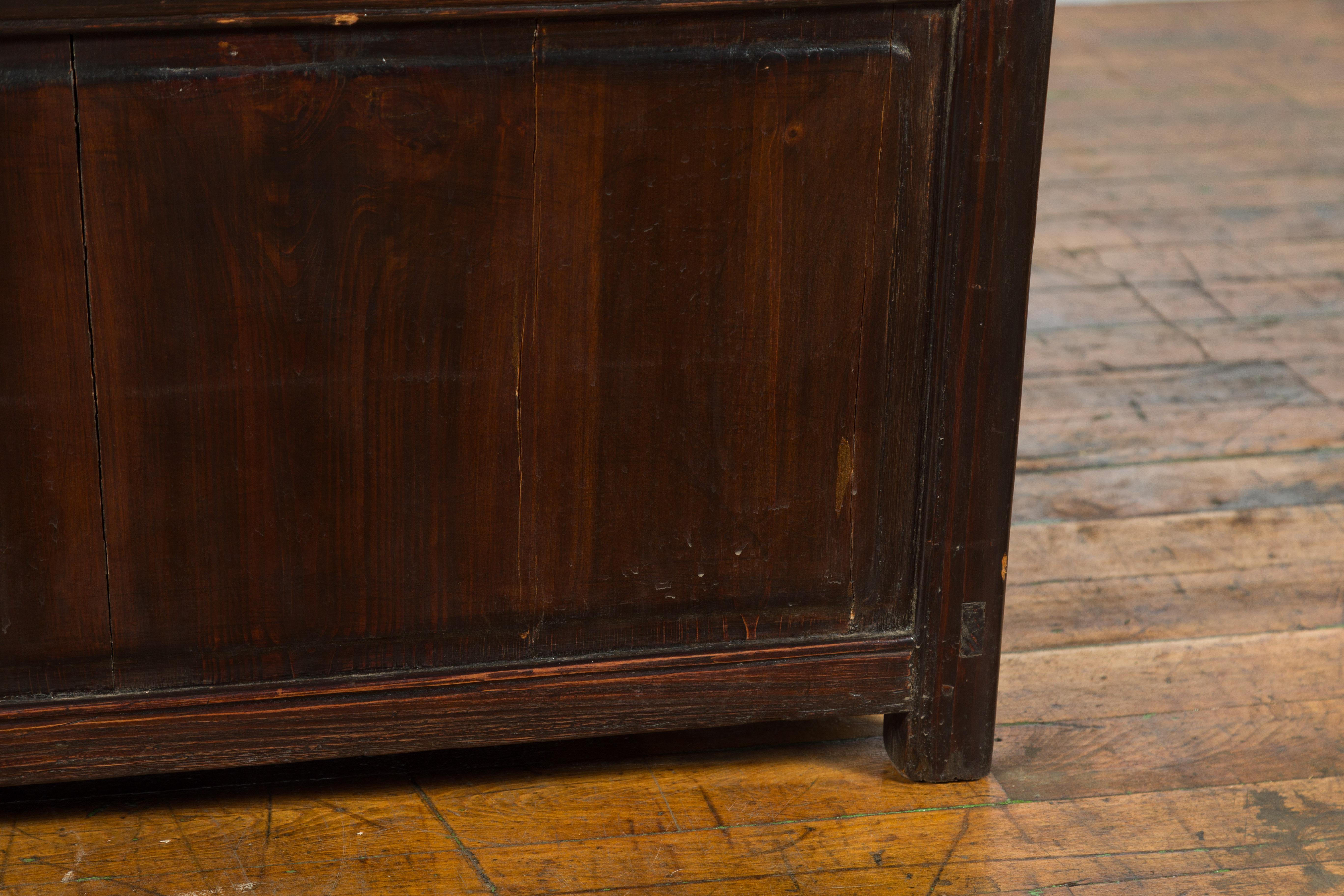 Chinese Early 20th Century Lacquered Trunk with Brass Hardware and Removable Top For Sale 5