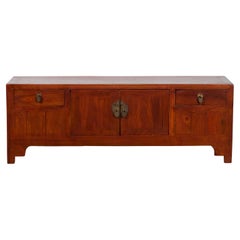 Commode basse chinoise du début du 20e siècle avec tiroirs, portes et quincaillerie en laiton