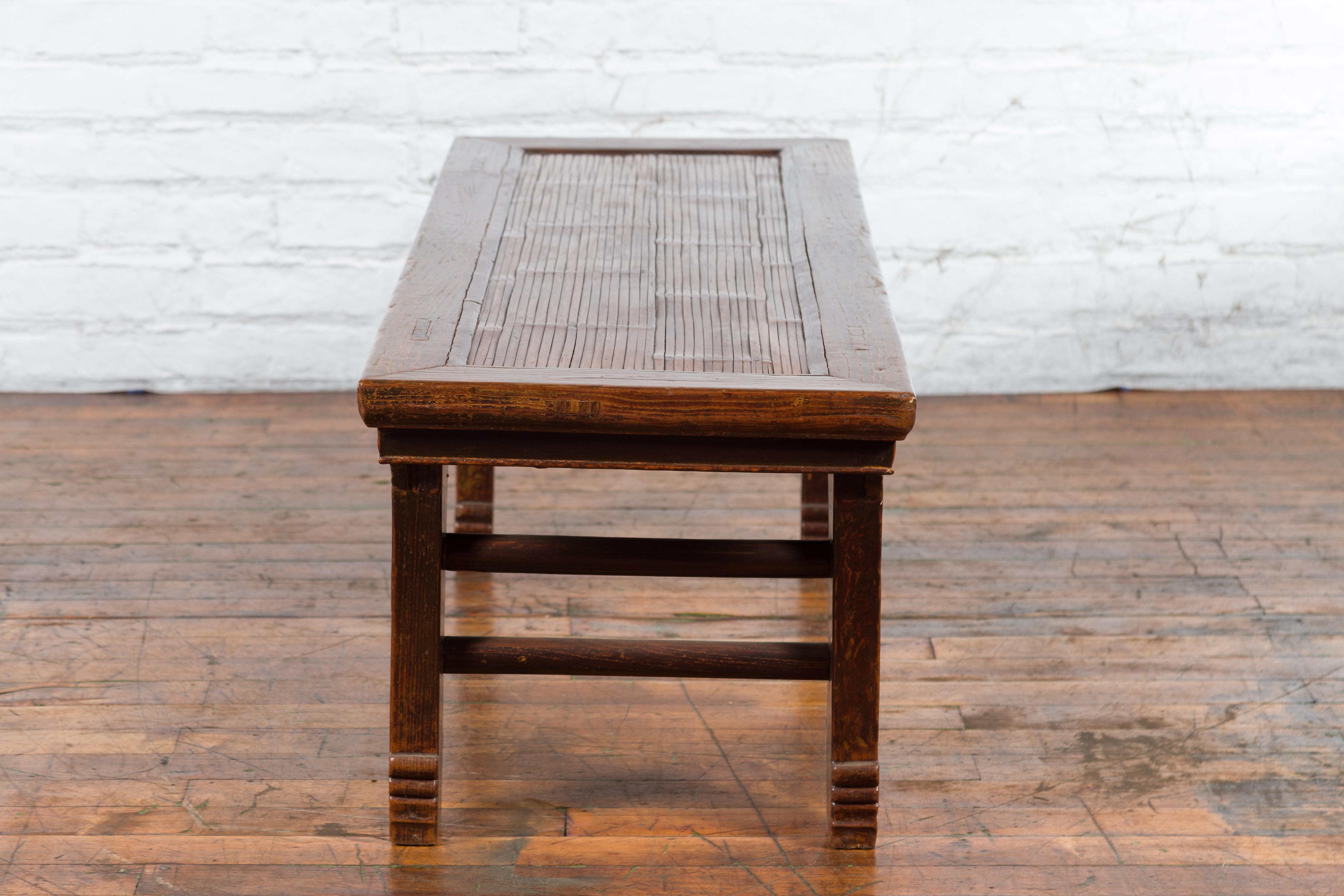 Table basse chinoise du début du 20e siècle avec plateau en bambou pour tapis d'opium en vente 3