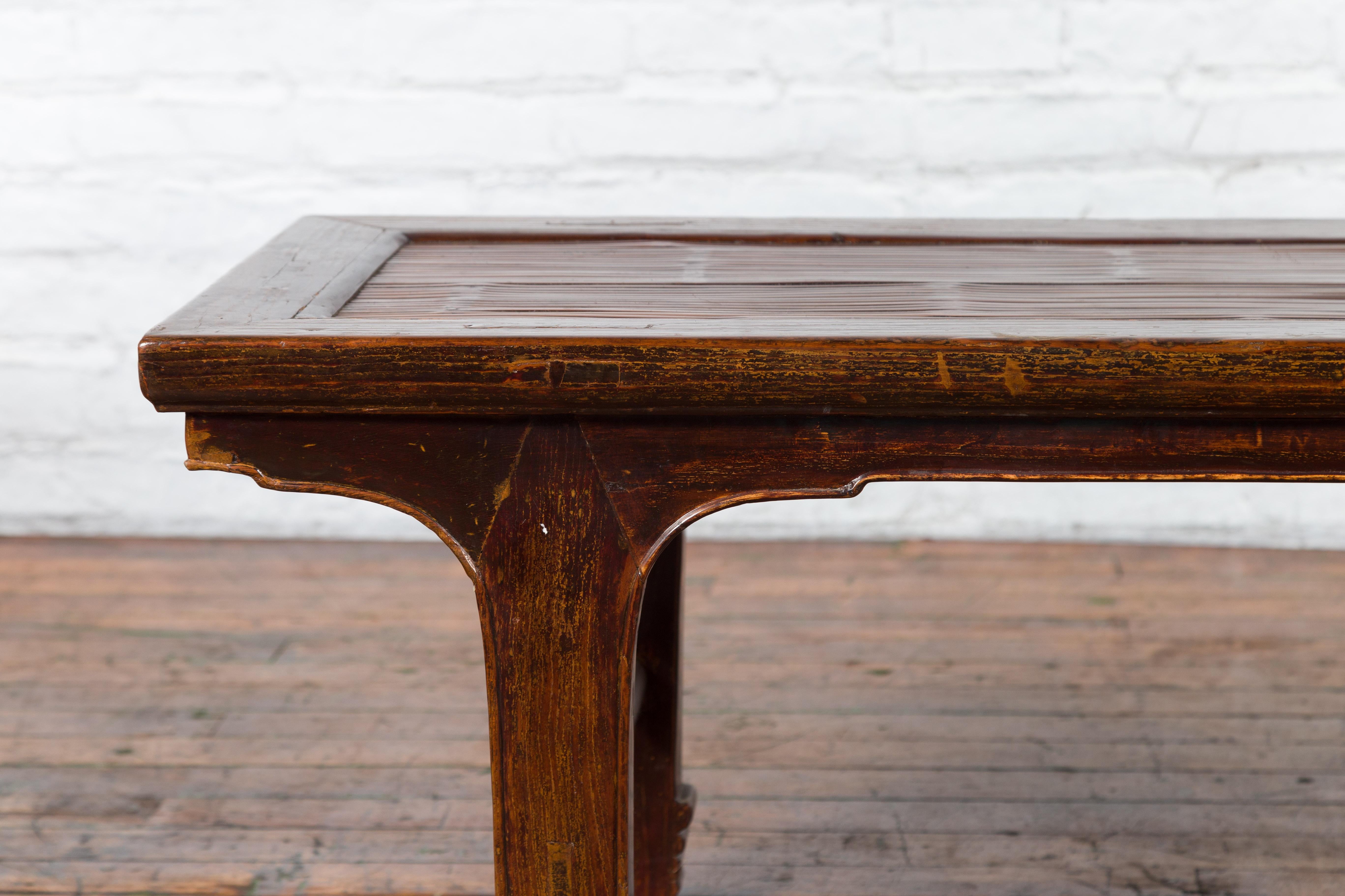 20ième siècle Table basse chinoise du début du 20e siècle avec plateau en bambou pour tapis d'opium en vente