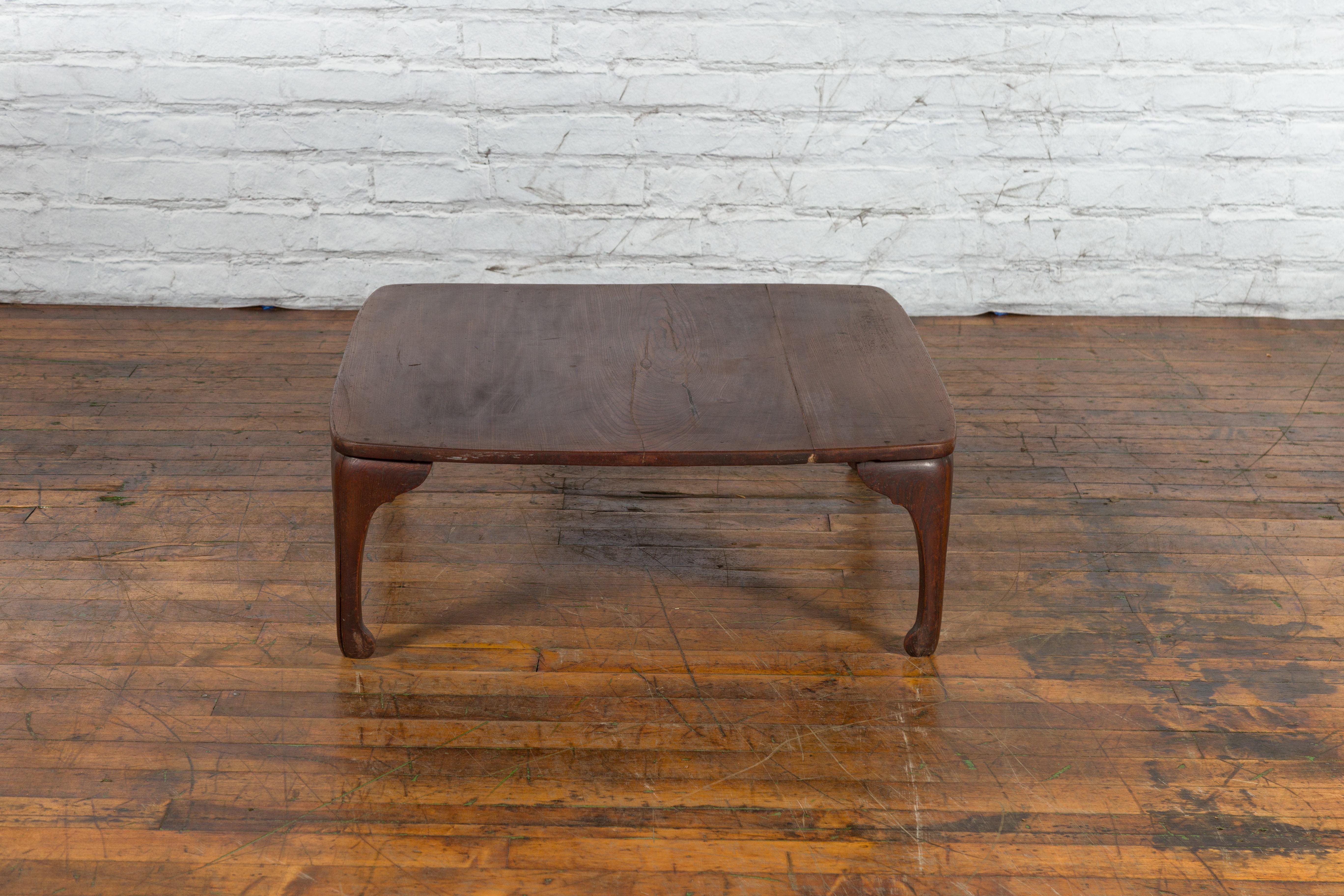 Chinese Early 20th Century Low Wooden Table with Curving Legs For Sale 8