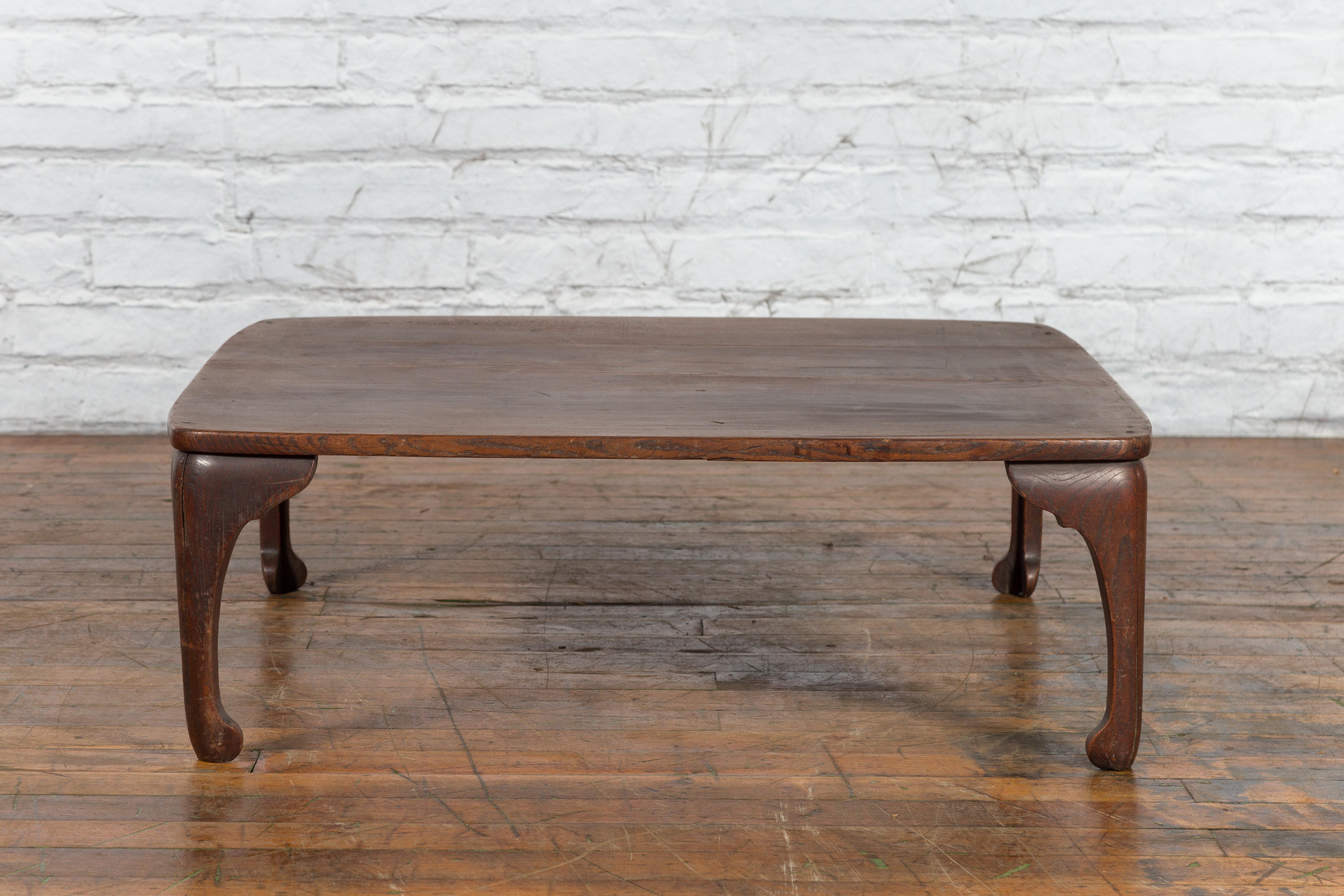 Chinese Early 20th Century Low Wooden Table with Curving Legs For Sale 1