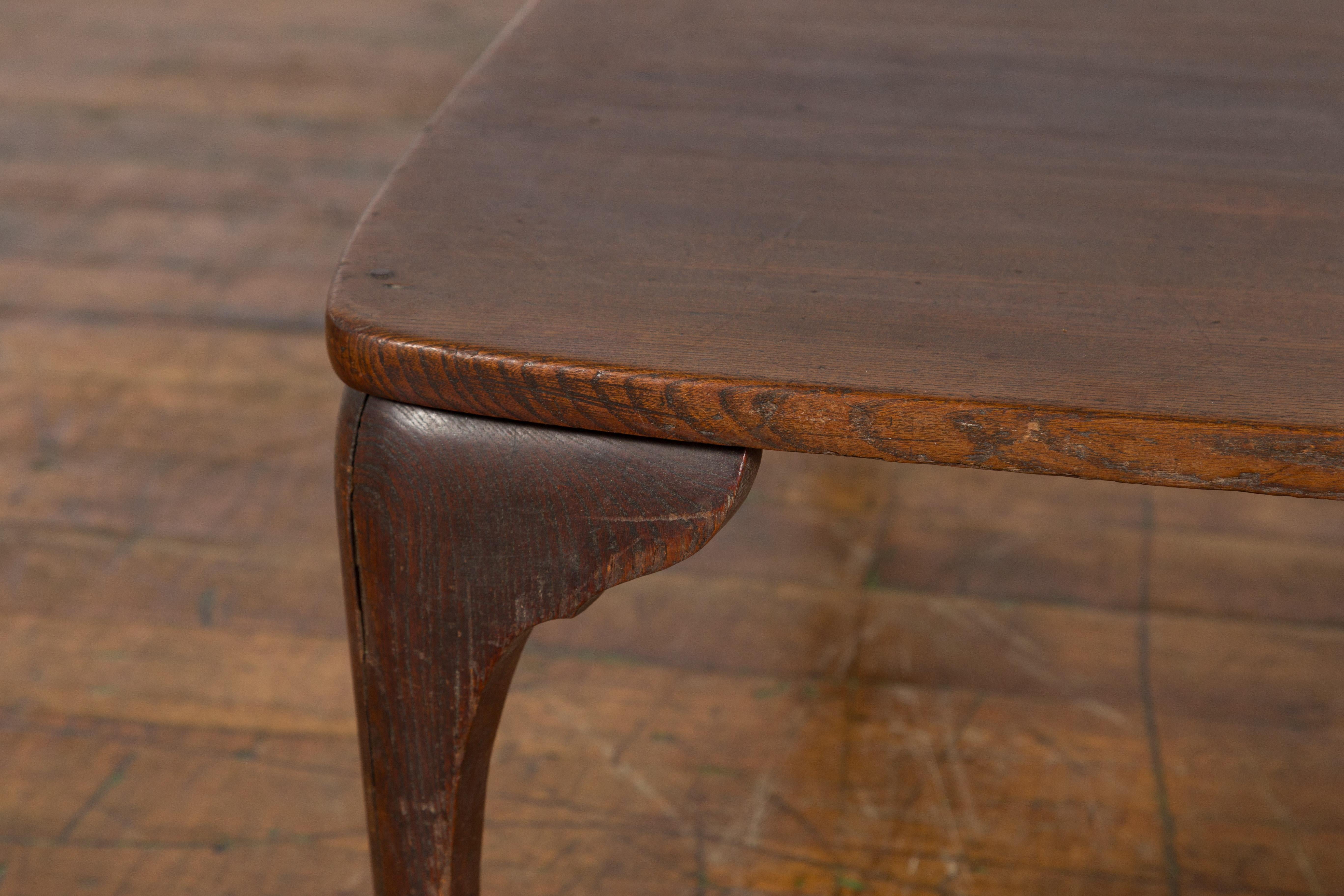 Chinese Early 20th Century Low Wooden Table with Curving Legs For Sale 3