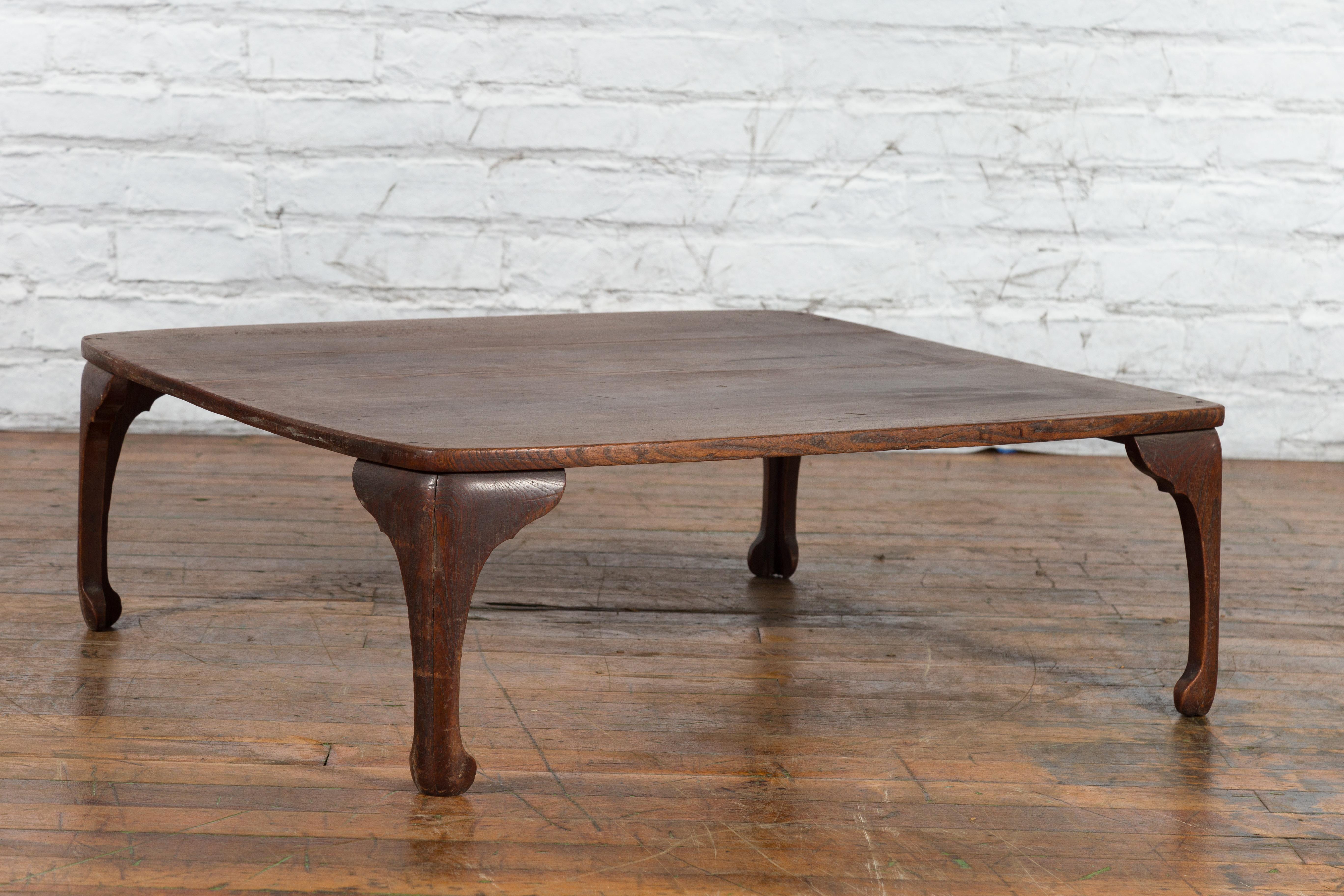 Chinese Early 20th Century Low Wooden Table with Curving Legs For Sale 5