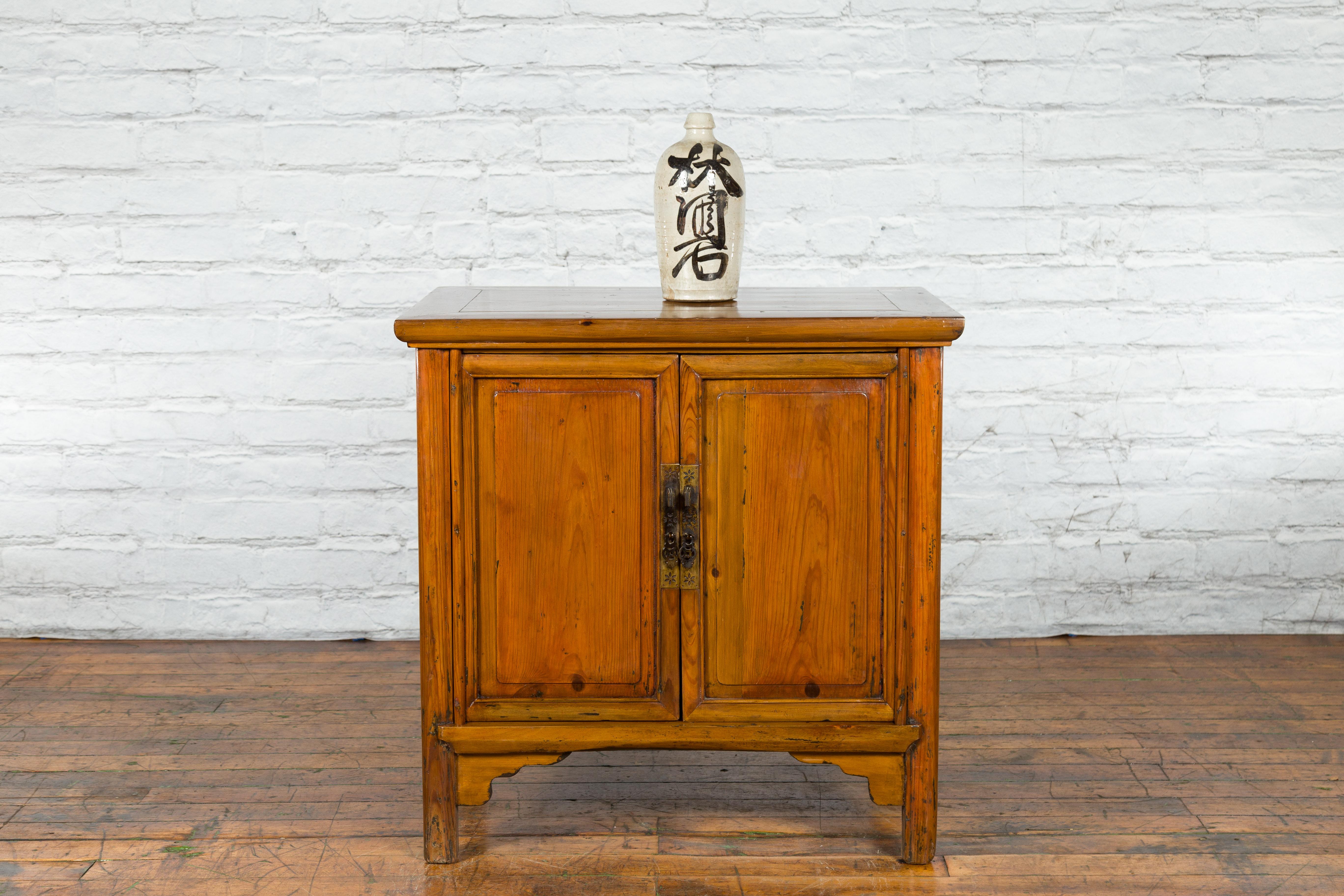Lacquered Chinese Early 20th Century Natural Lacquer Side Table with Brass Hardware For Sale