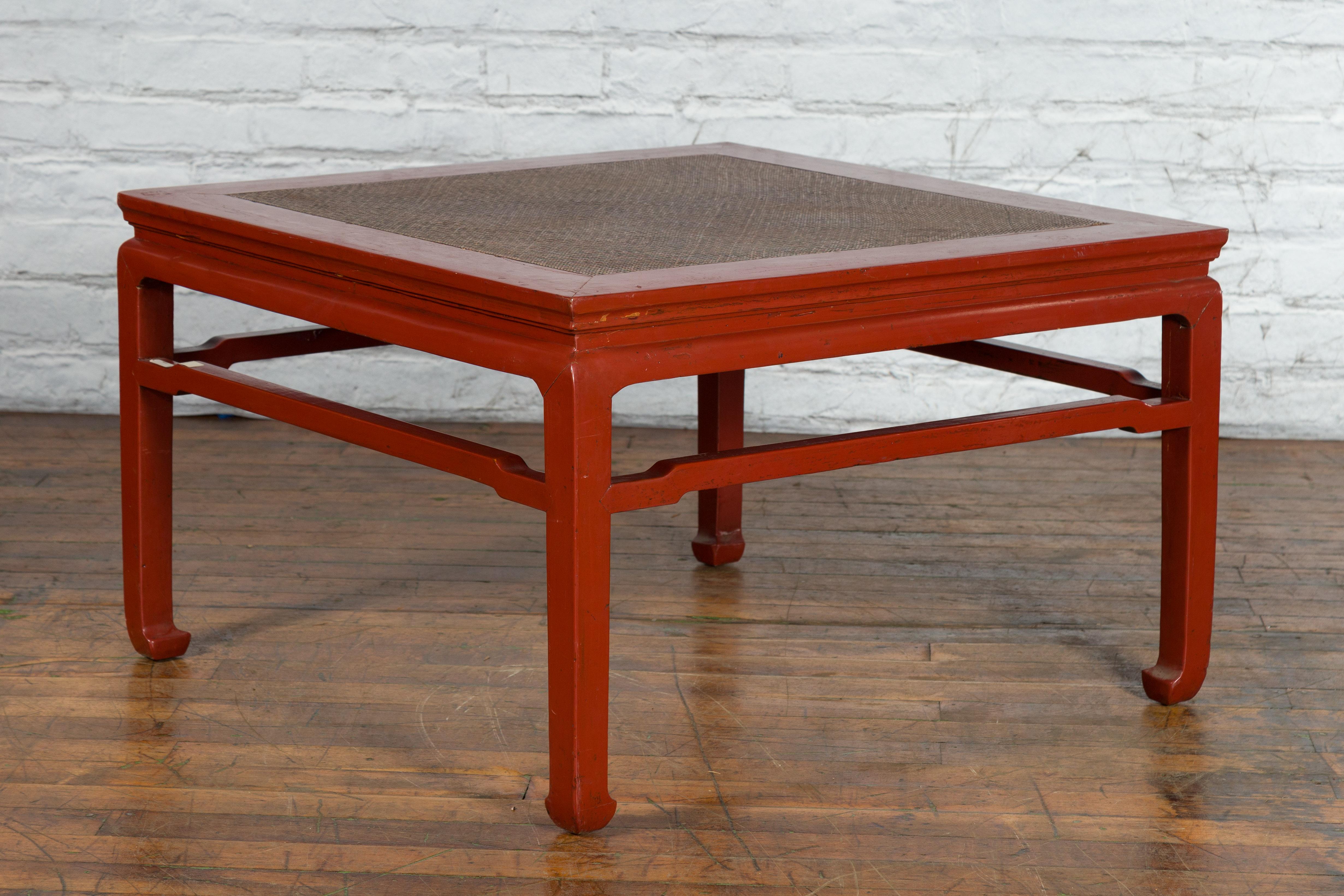 Chinese Early 20th Century Red Lacquer Coffee Table with Hand-Woven Rattan Top For Sale 6