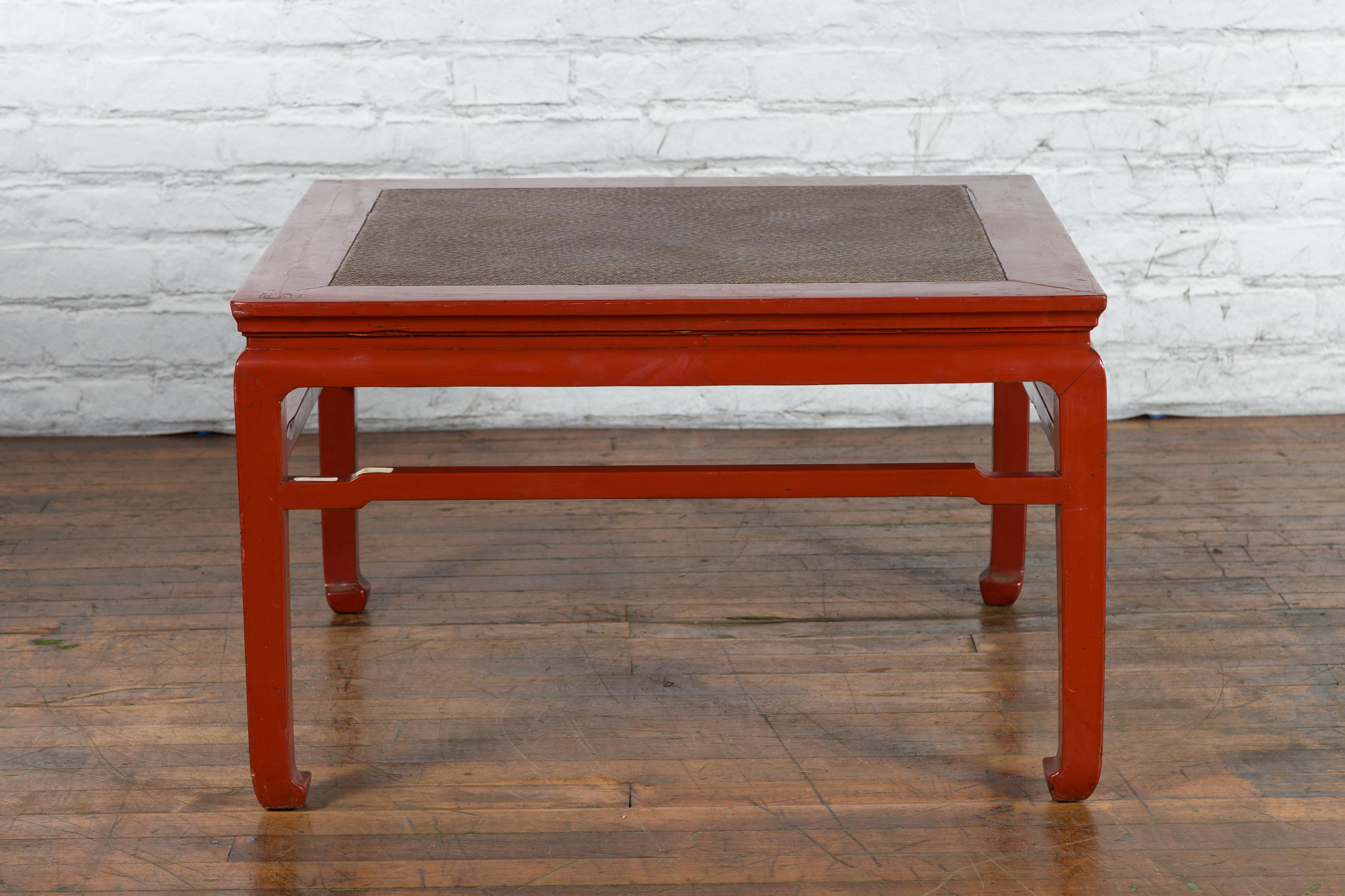 Chinese Early 20th Century Red Lacquer Coffee Table with Hand-Woven Rattan Top For Sale 7
